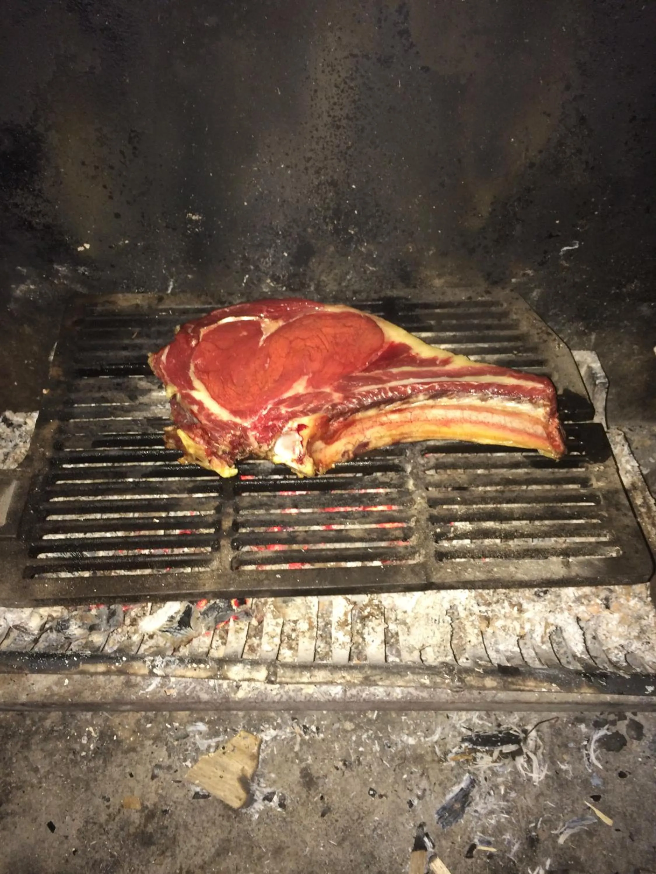 Property building, BBQ Facilities in AU CHABICHOU