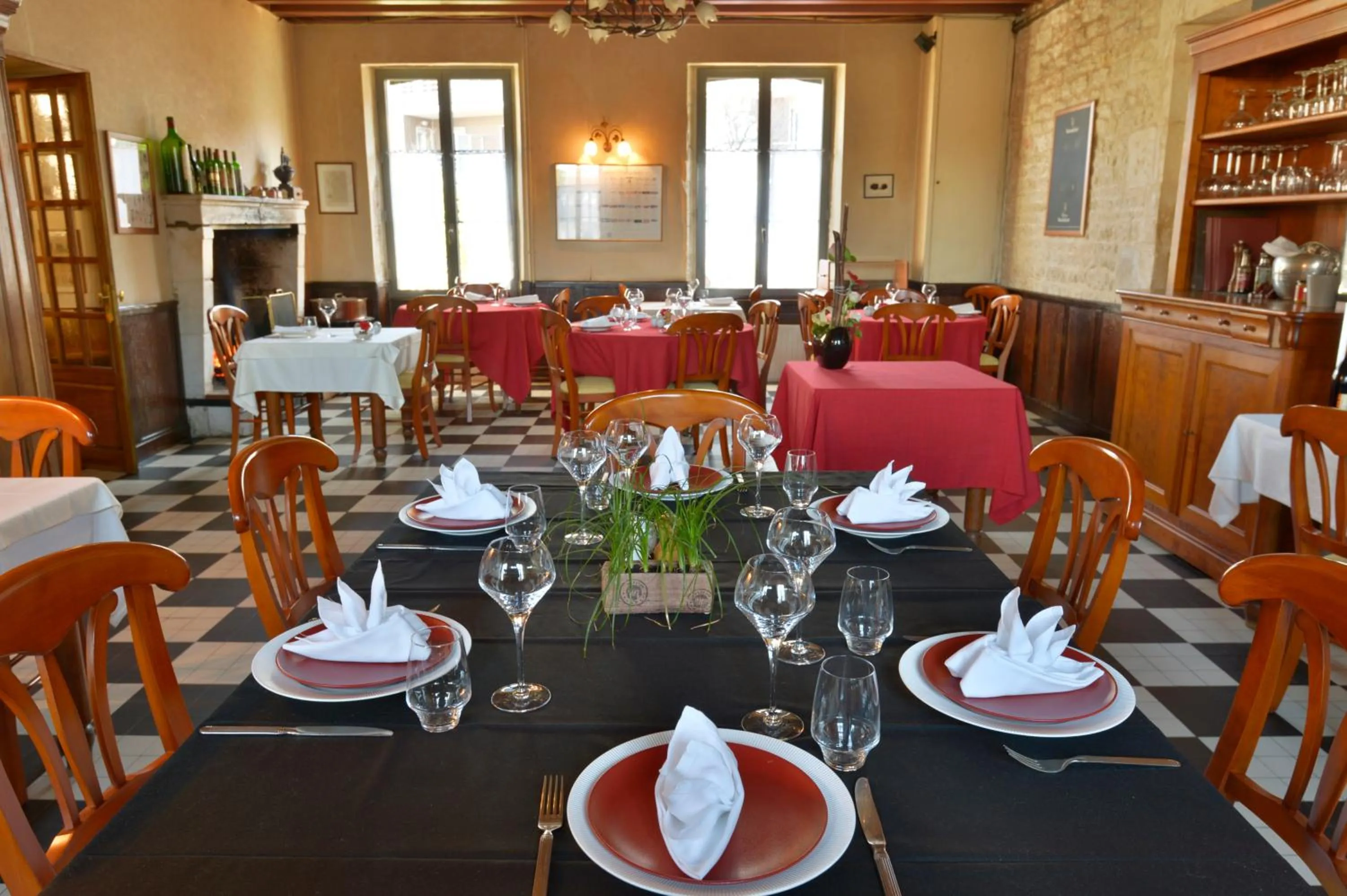 Property building, Restaurant/Places to Eat in AU CHABICHOU