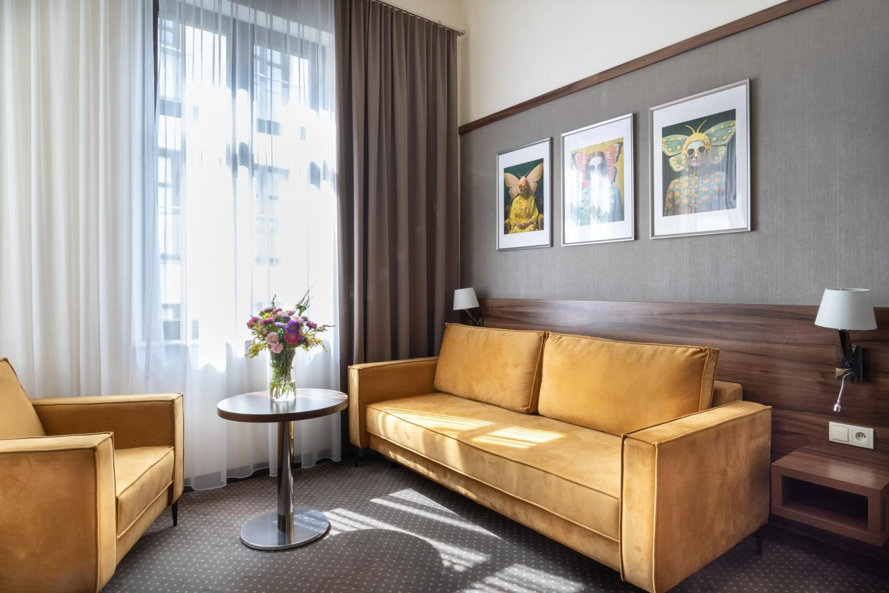 Living room in Golden Tulip Krakow City Center