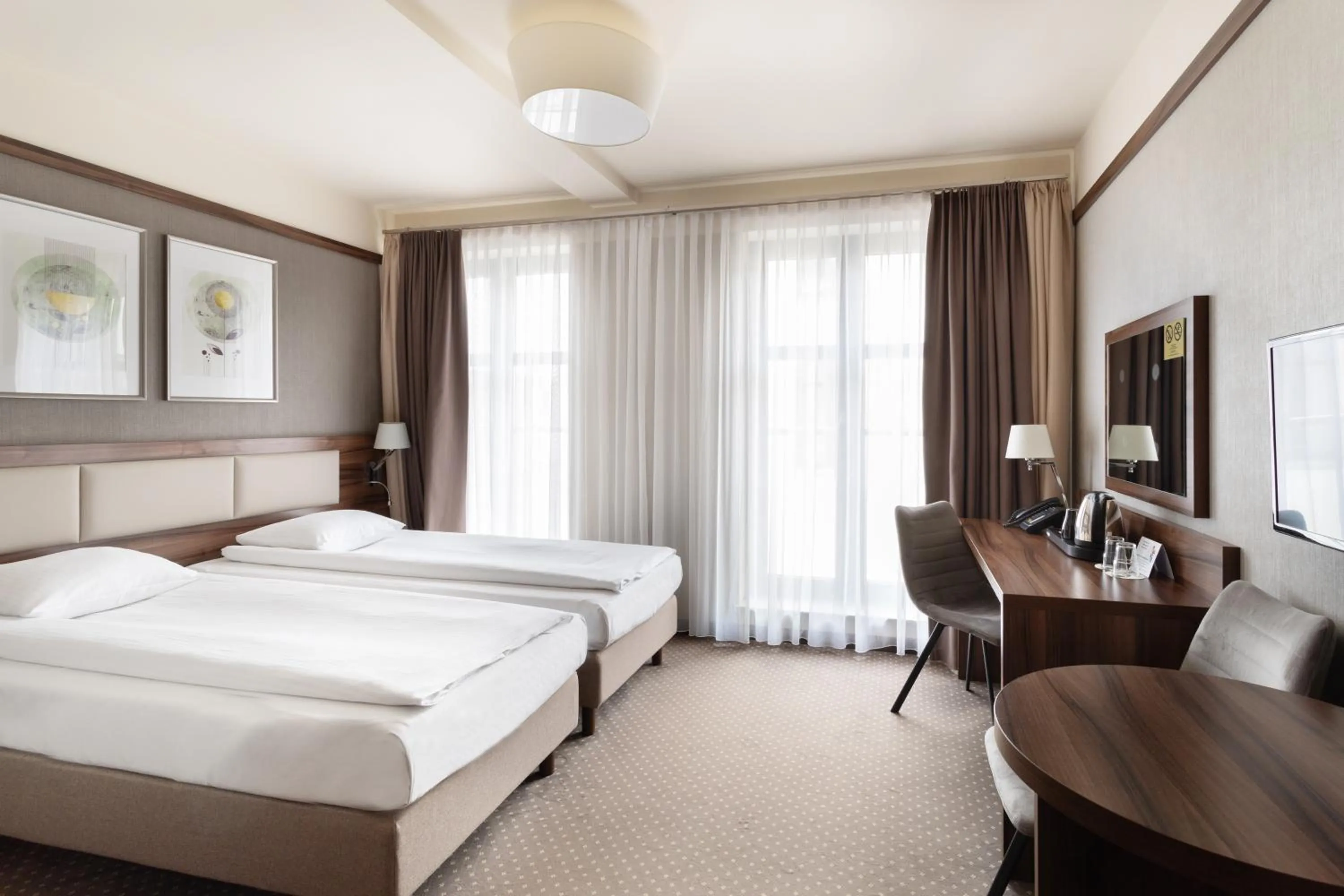 TV and multimedia, Bed in Golden Tulip Krakow City Center