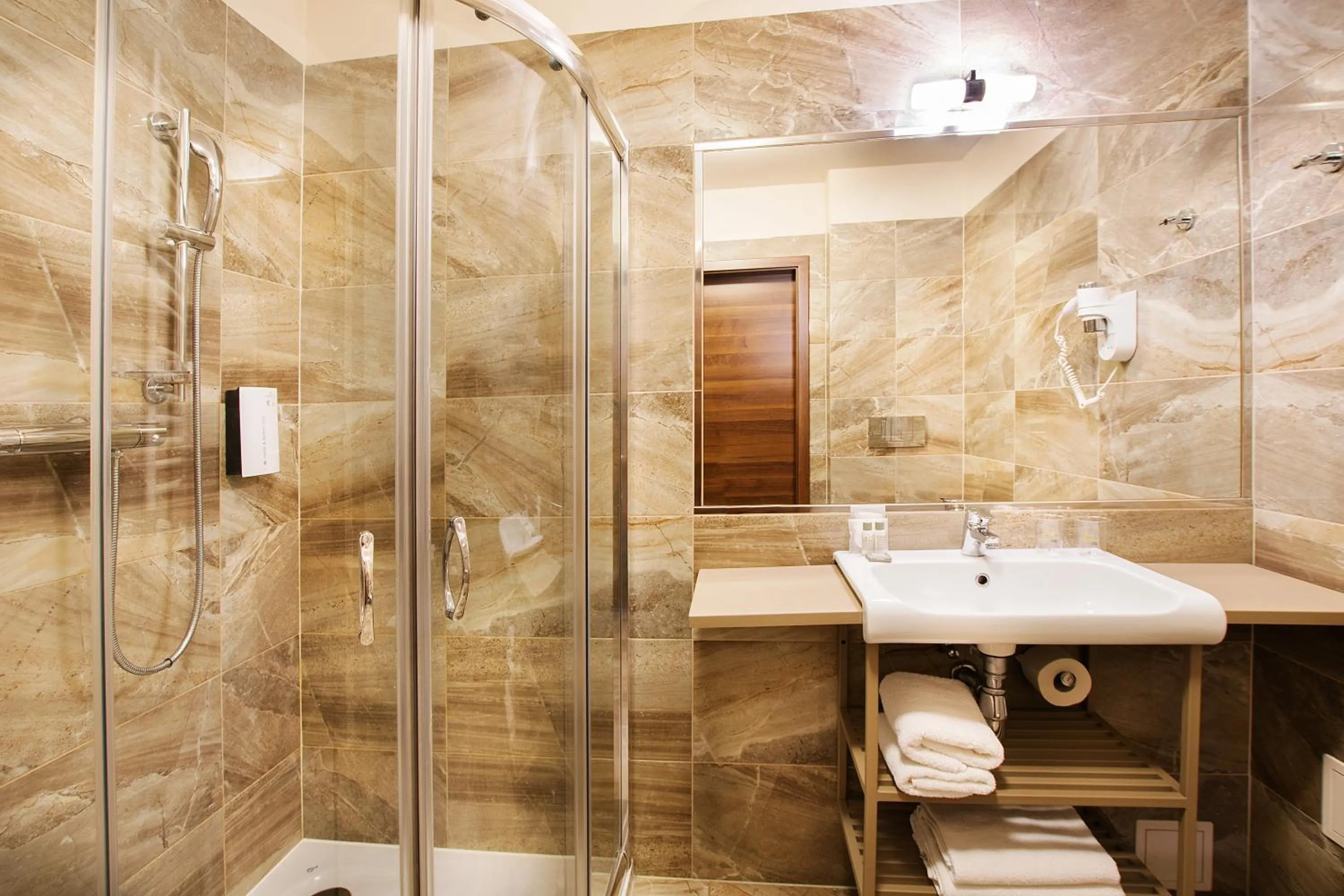 Shower in Golden Tulip Krakow City Center