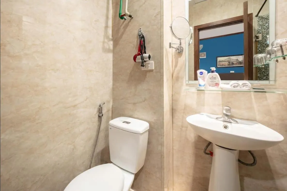 Shower in A25 Hotel - 26 Hàng Nón