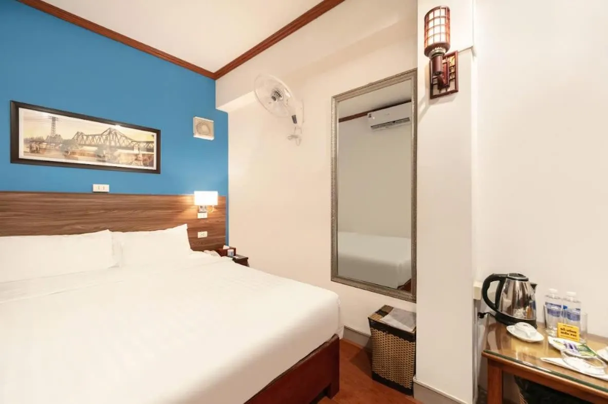 Bedroom, Bed in A25 Hotel - 26 Hàng Nón
