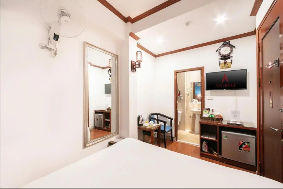 Bedroom, Bed in A25 Hotel - 26 Hàng Nón