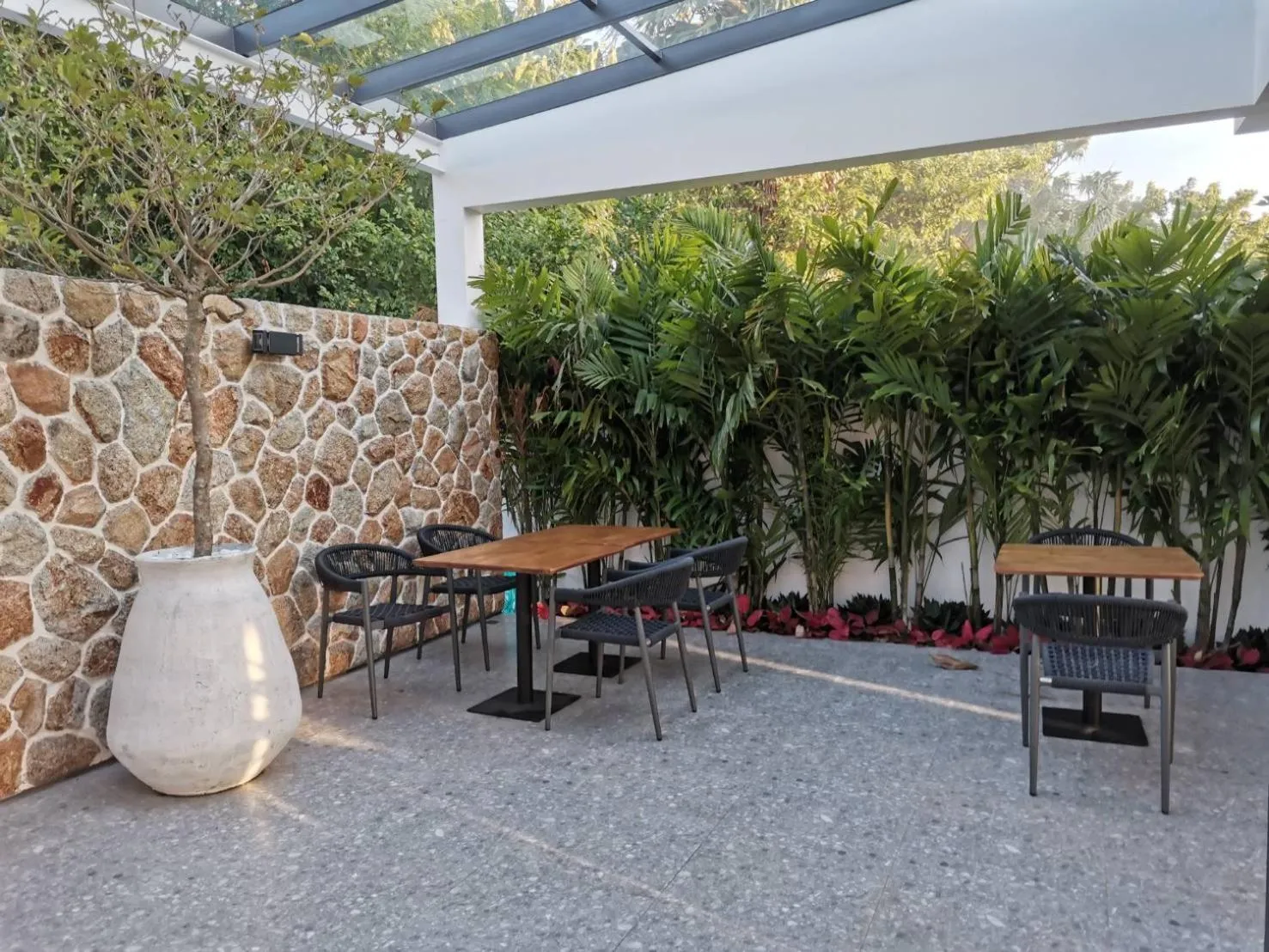 Restaurant/places to eat in Skye Beach Koh Samui