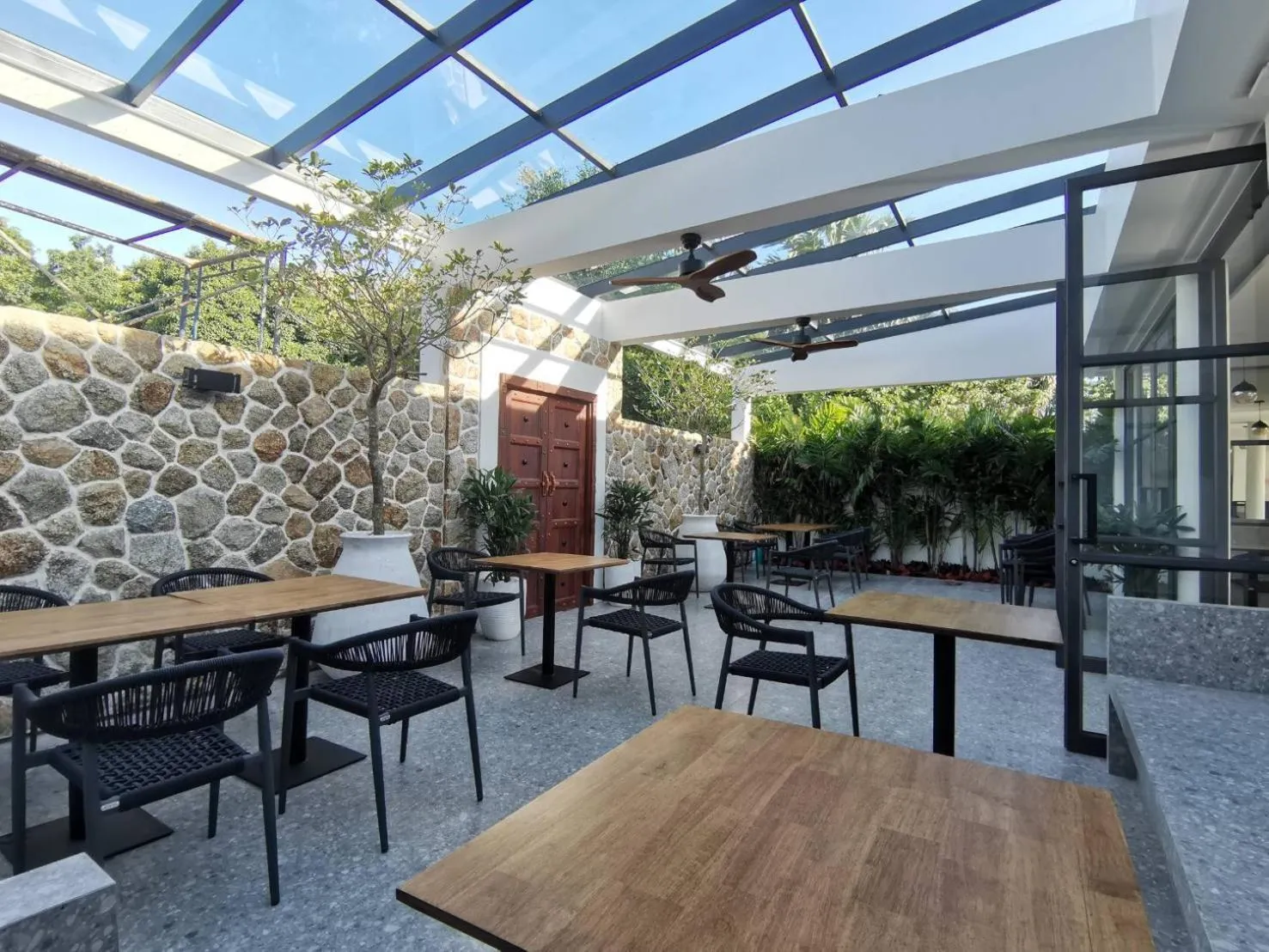 Restaurant/places to eat in Skye Beach Koh Samui