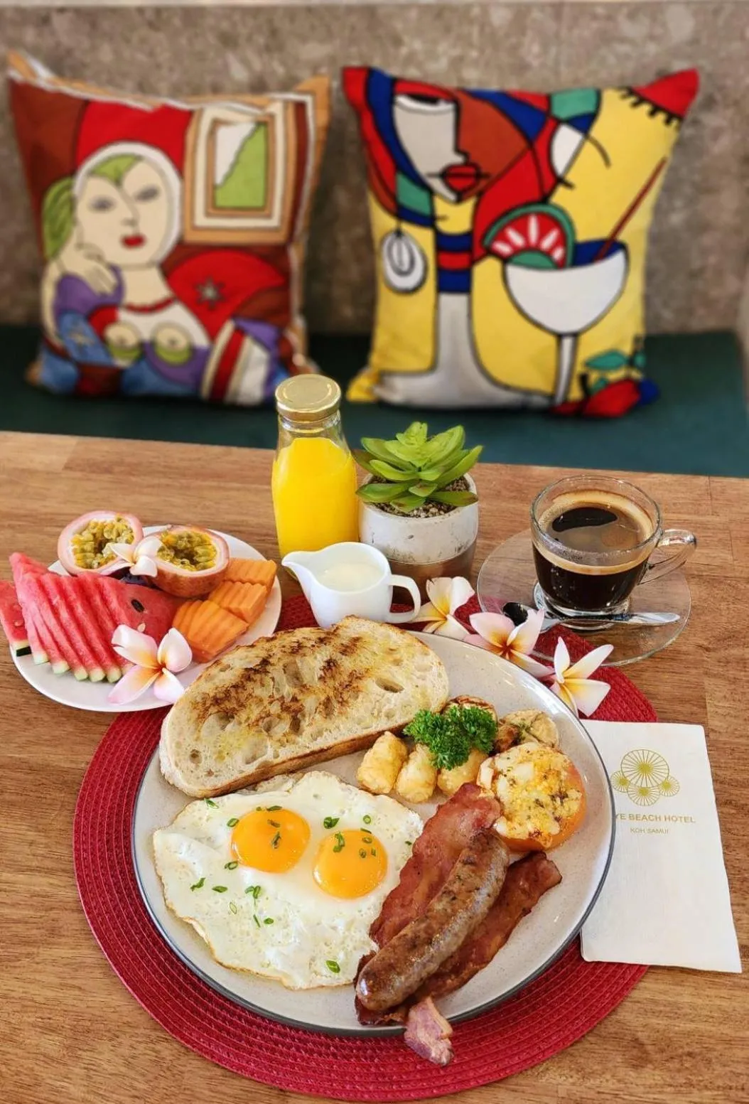 Food and drinks in Skye Beach Koh Samui