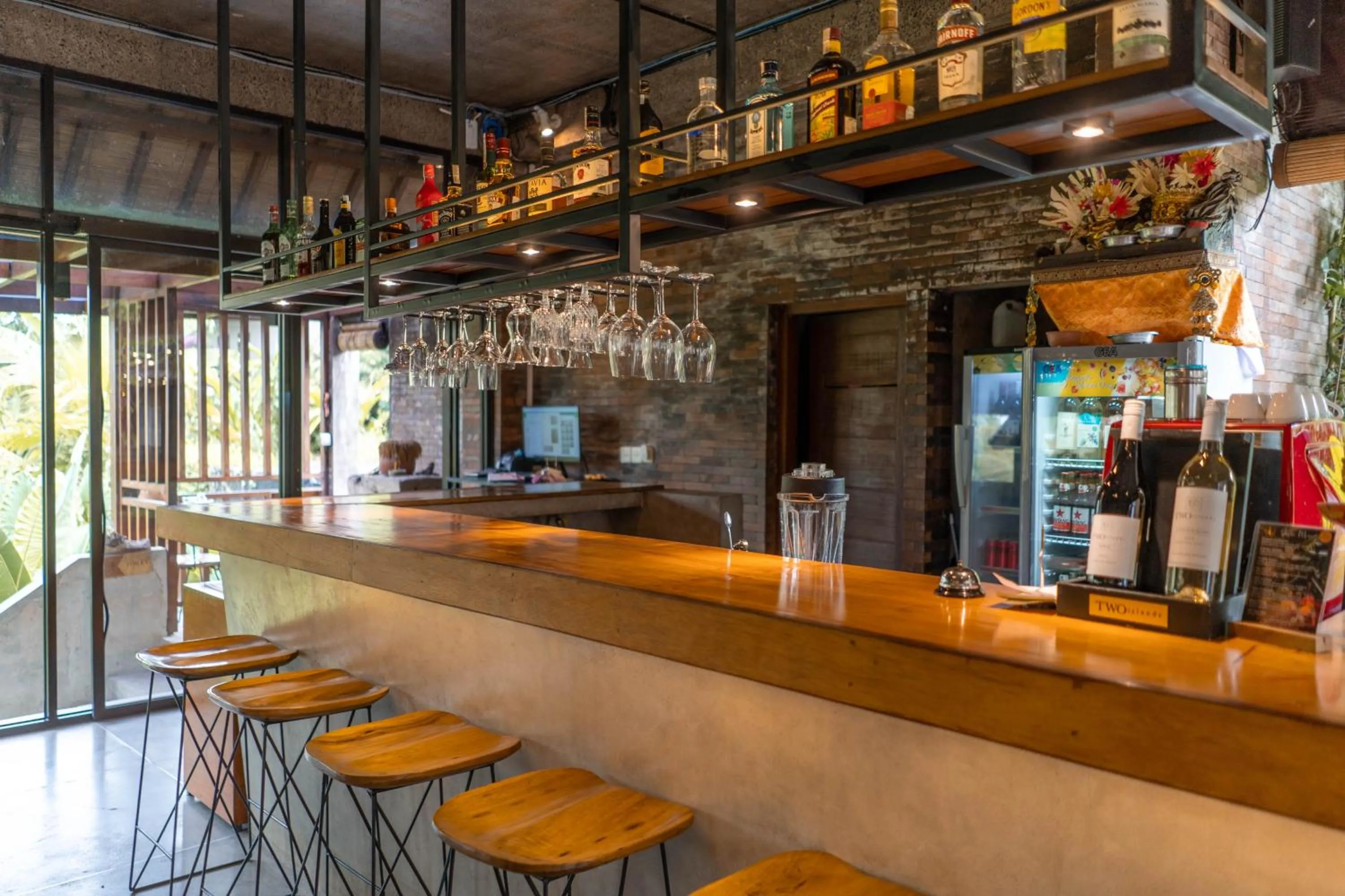 Restaurant/places to eat in The Sender Pool Suites