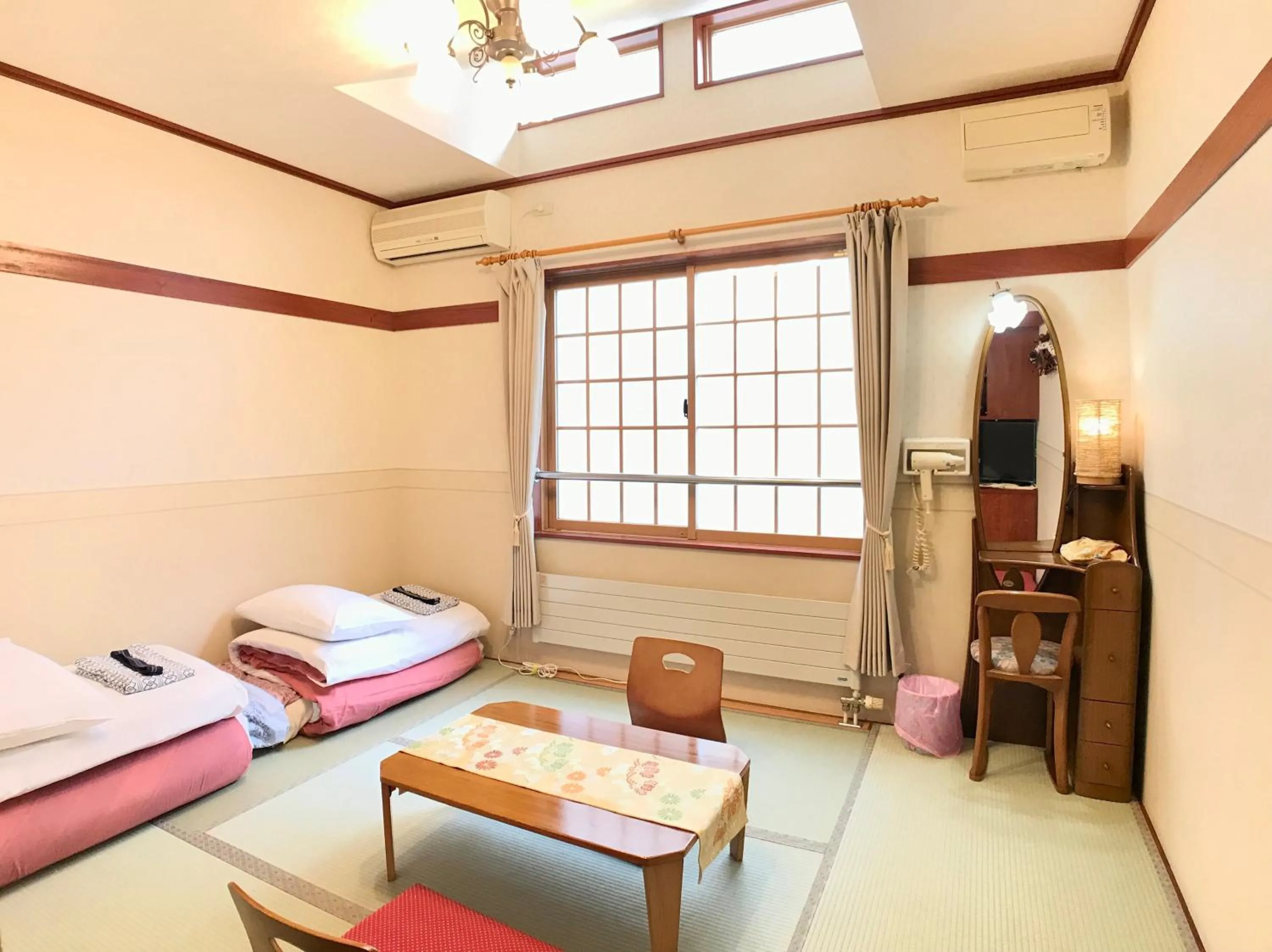 Photo of the whole room, Bed in Pension Puppy Tail