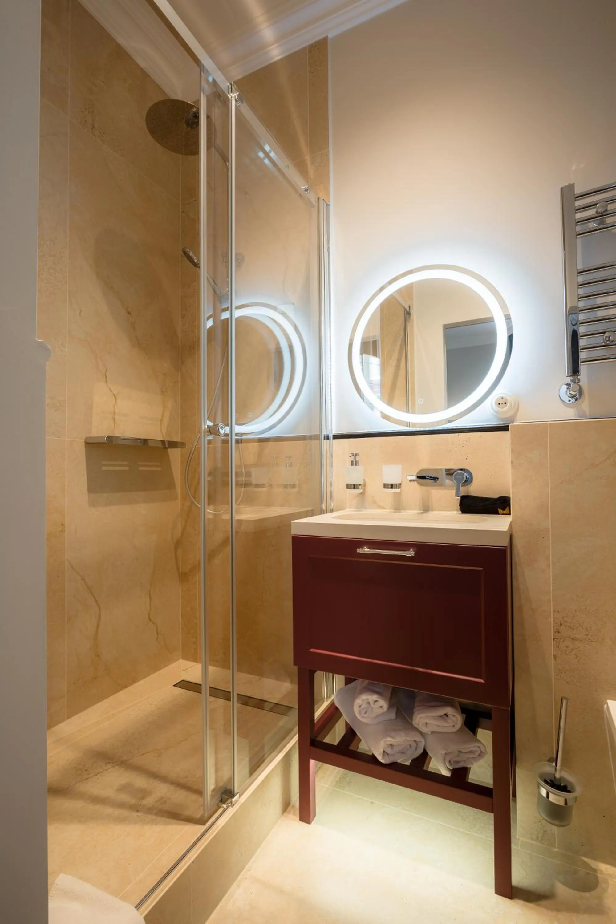 Shower in Piotrkowska 89 Residence