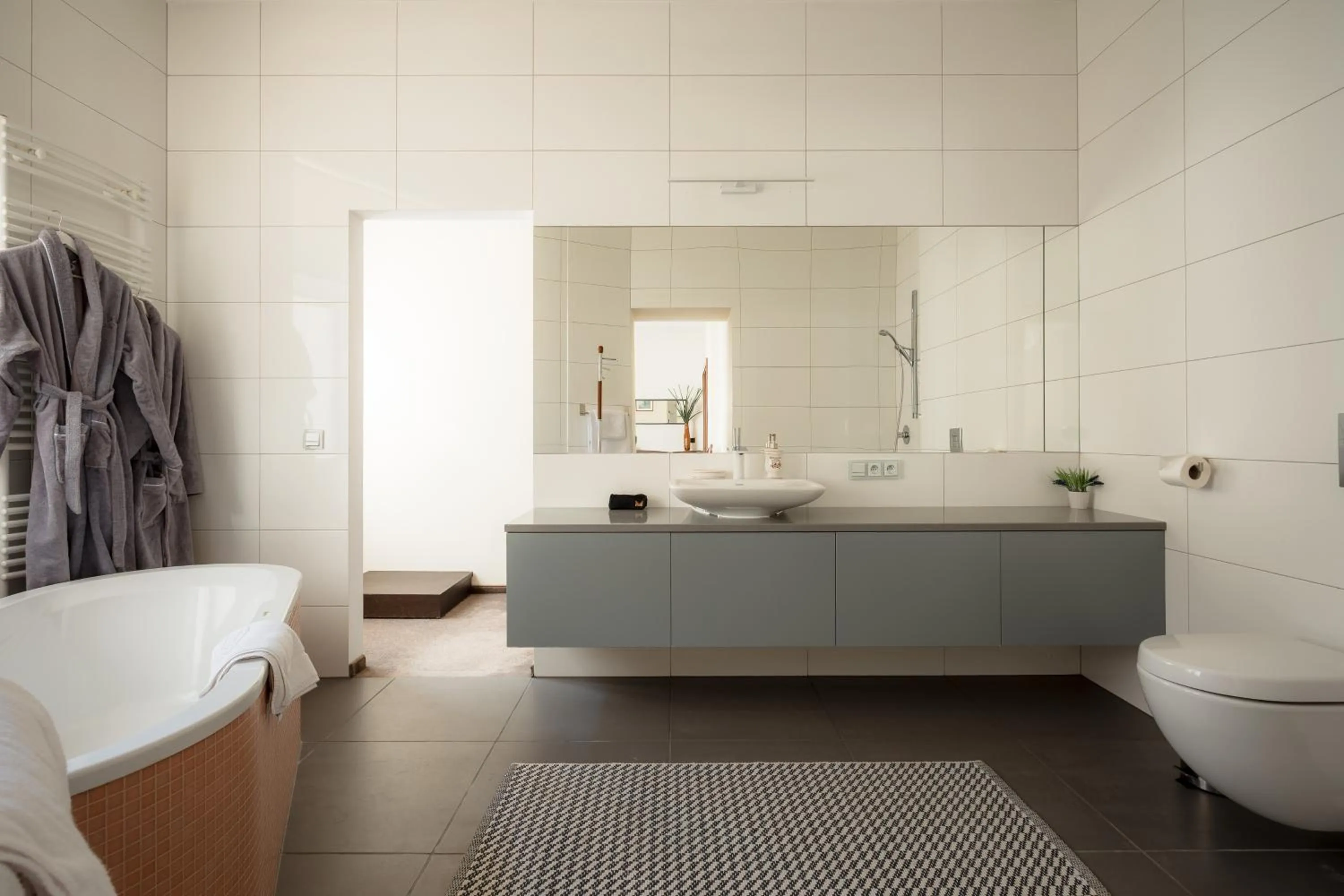 Shower in Piotrkowska 89 Residence