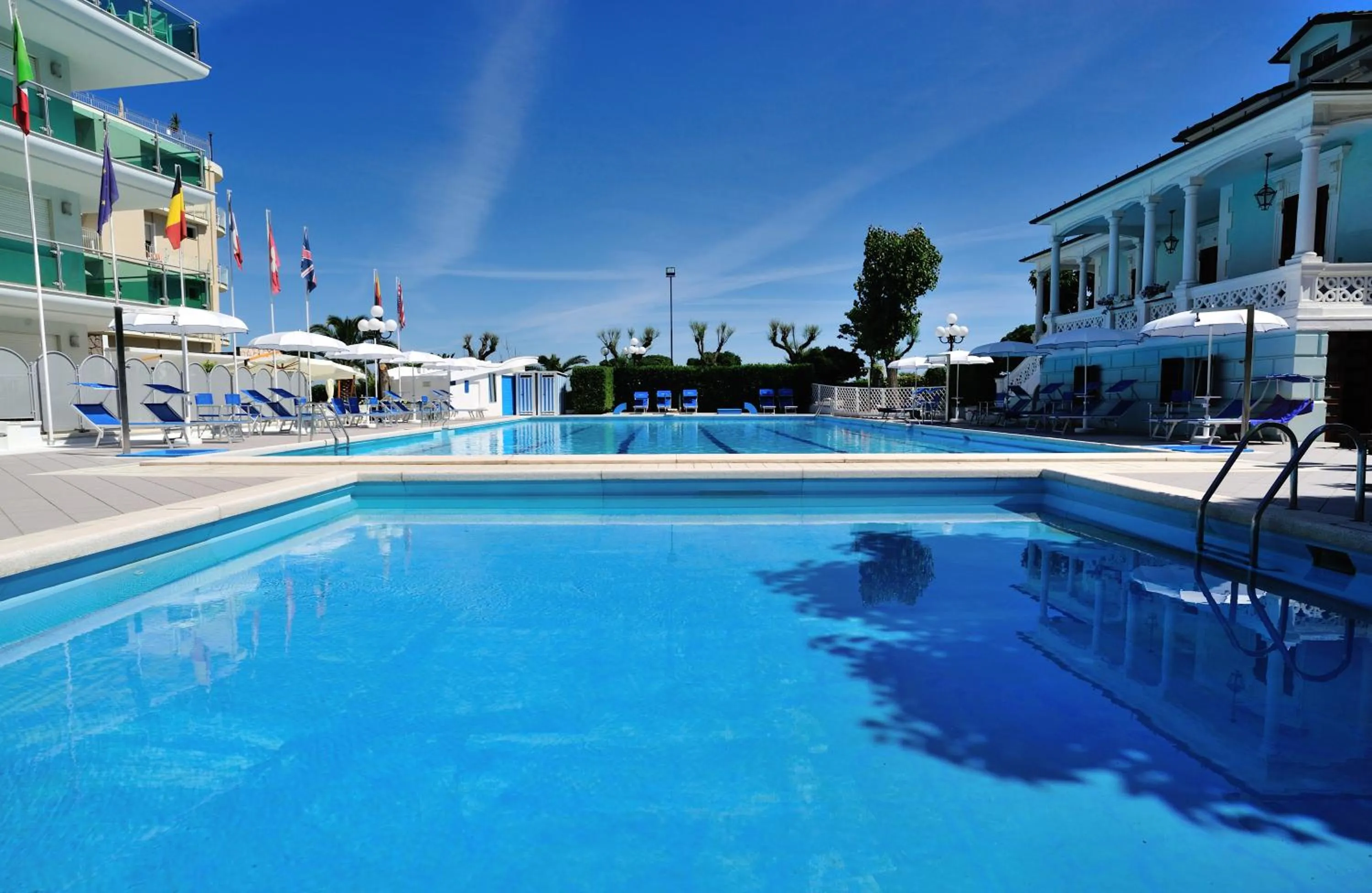 Restaurant/places to eat in Hotel Venus