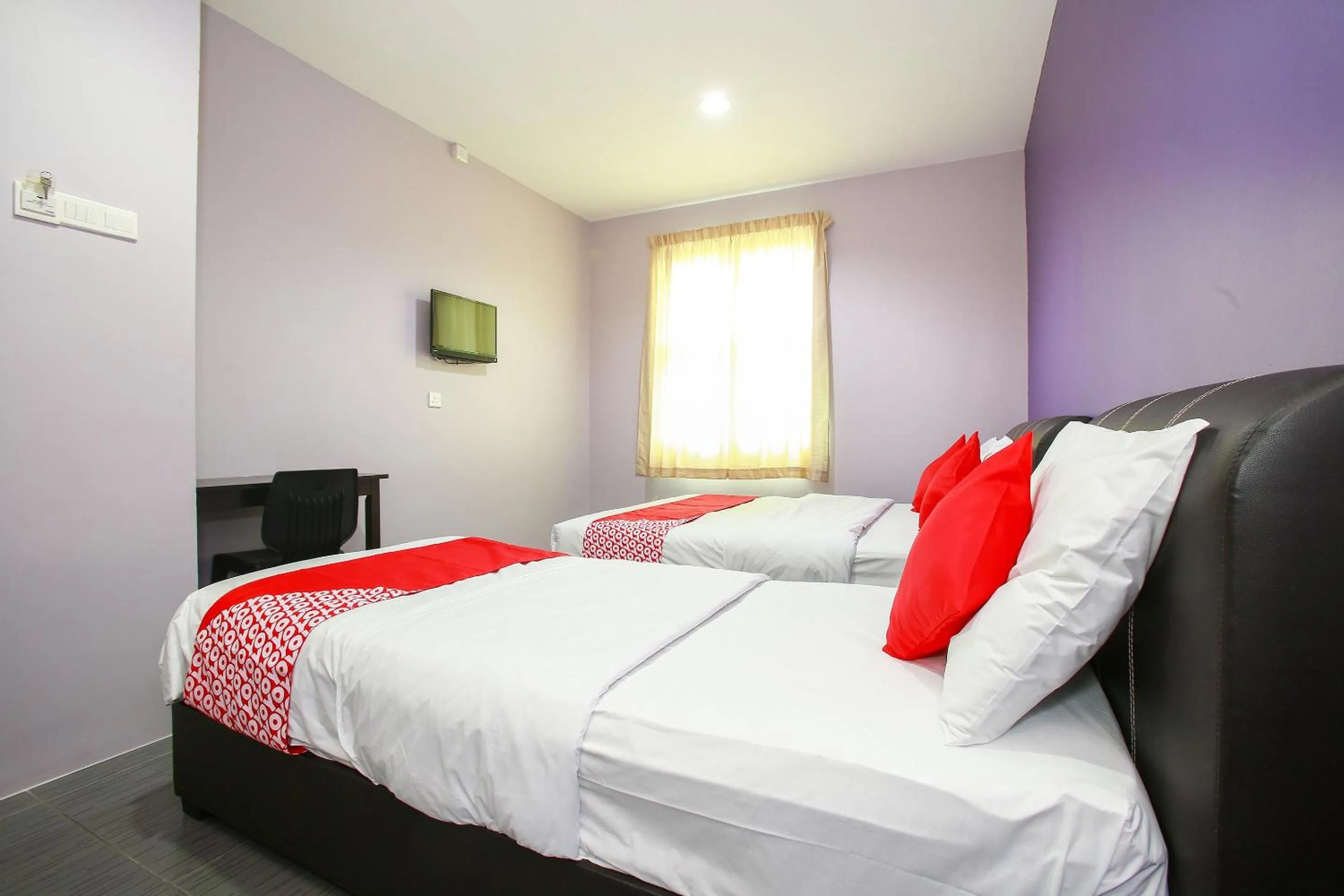 Bedroom in OYO 89332 De Hotel