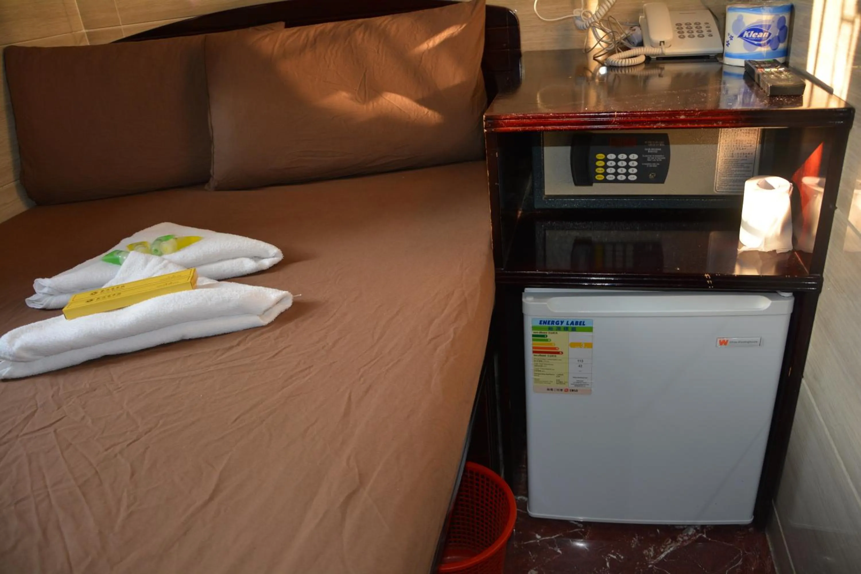 cot, Bed in Everest Hostel