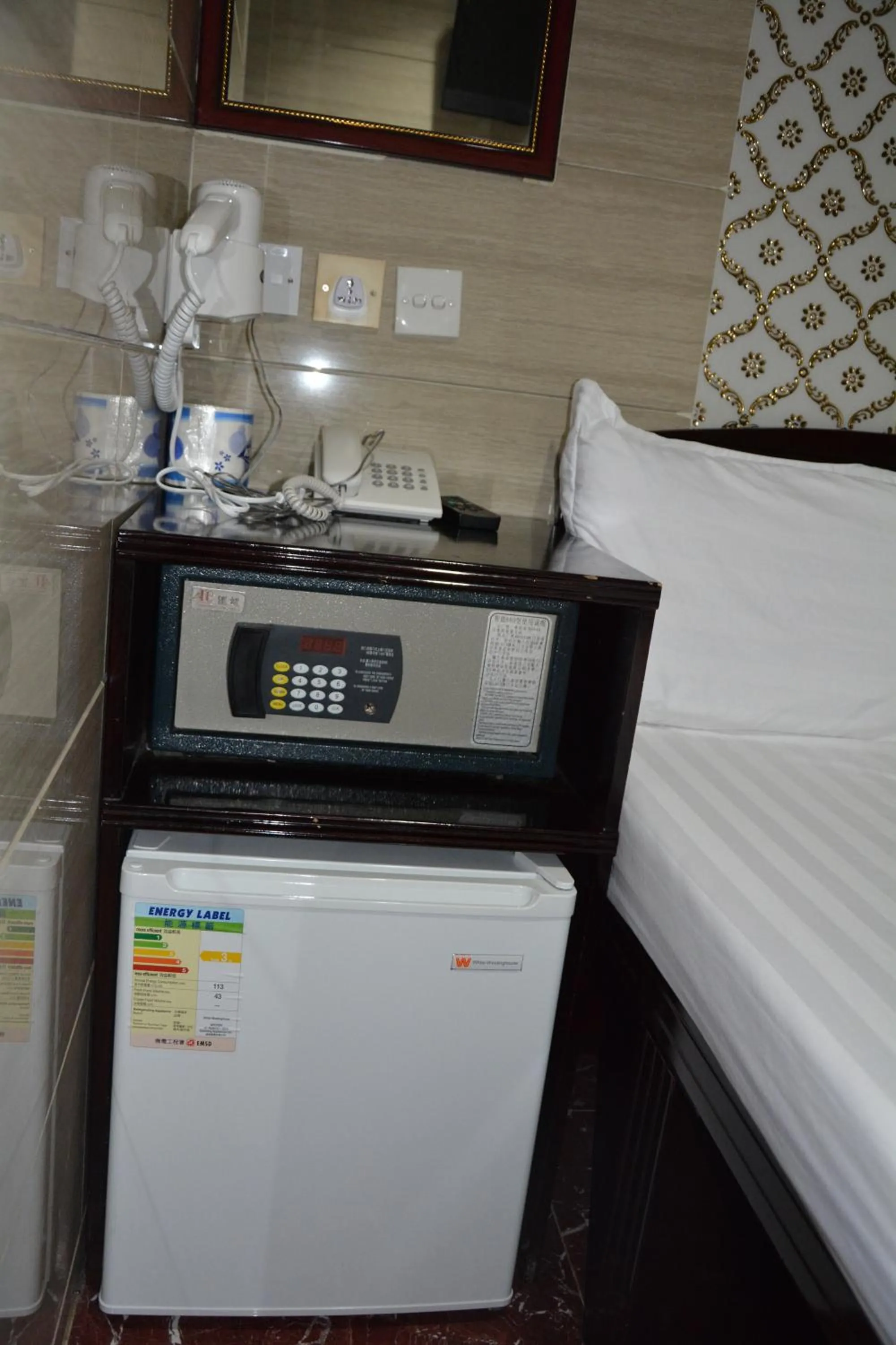 Living room, Bed in Everest Hostel