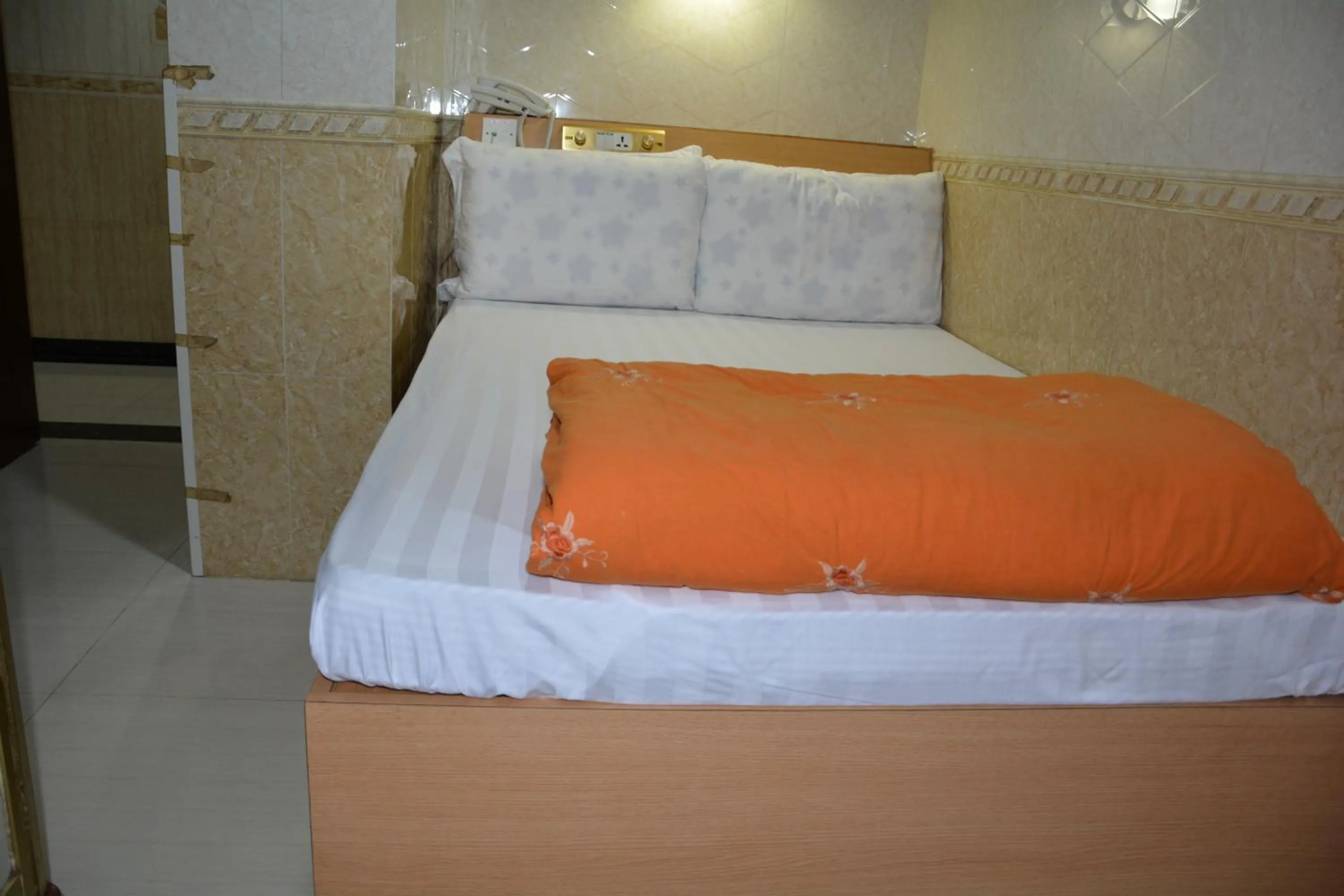 cot, Bed in Everest Hostel
