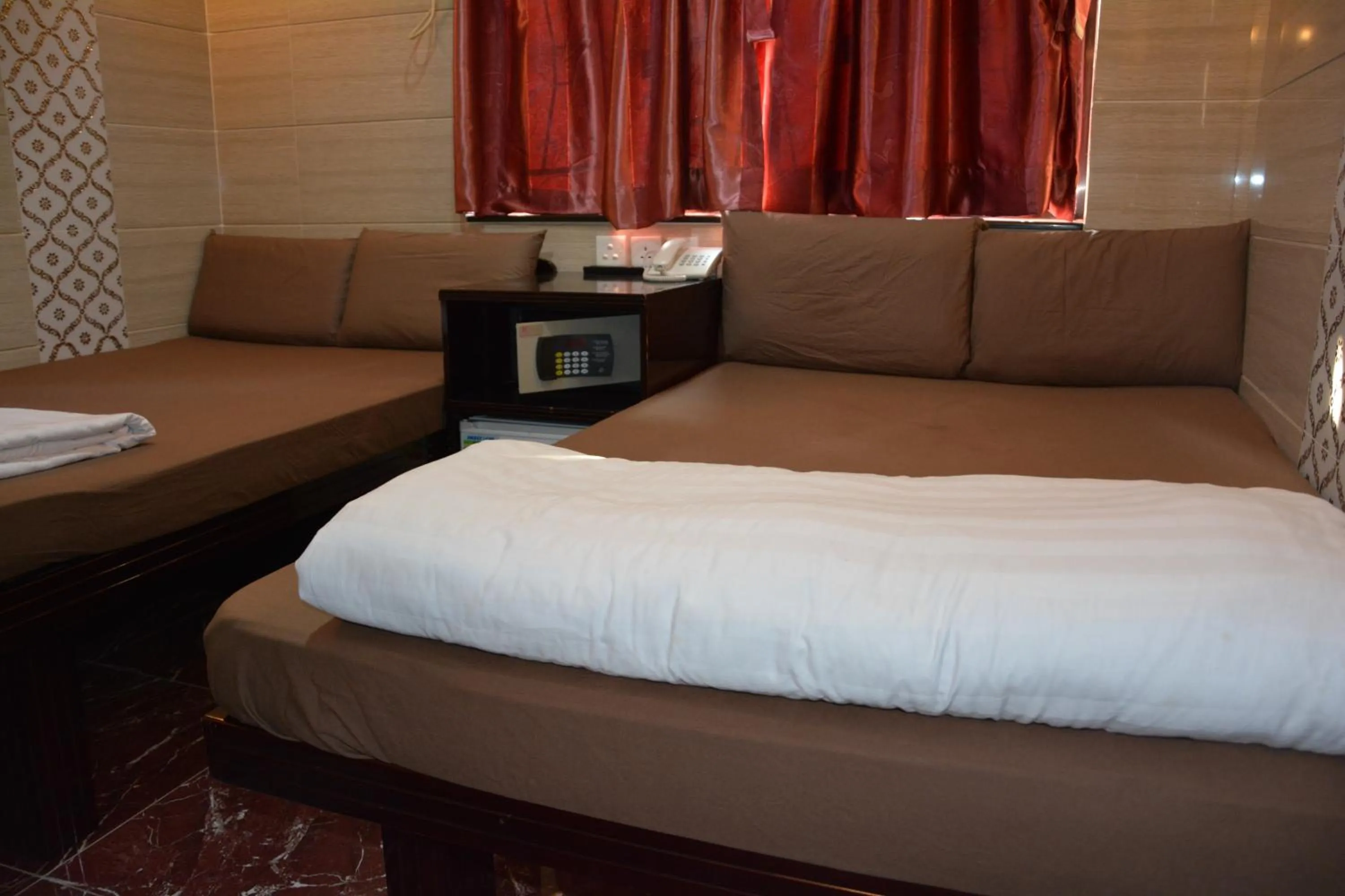 cot, Bed in Everest Hostel