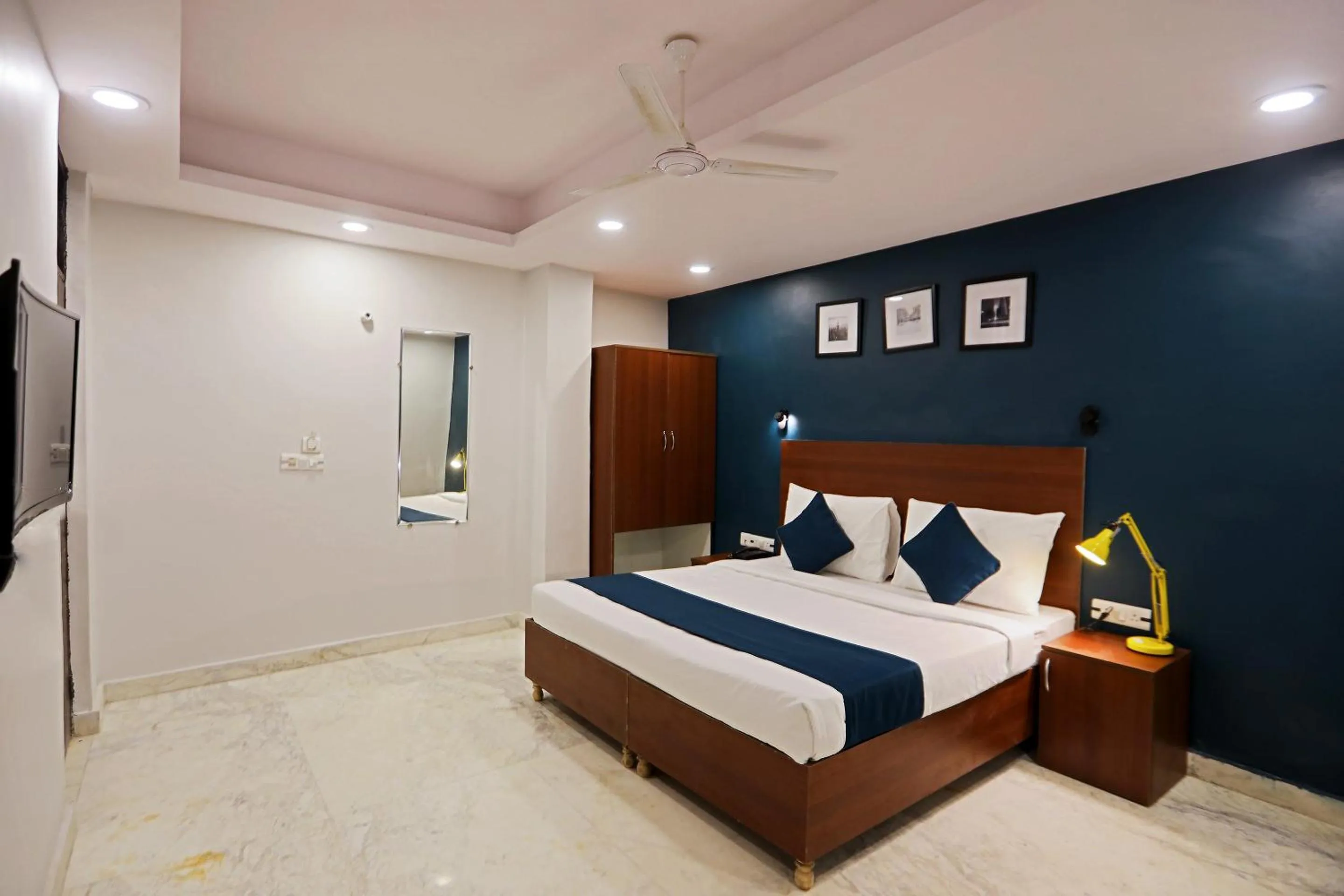 Bedroom, Bed in Super HOTEL SILVERKEY NEAR LIC BUILDING MAIN RD KHODA NEXT TO SHYAM OIL