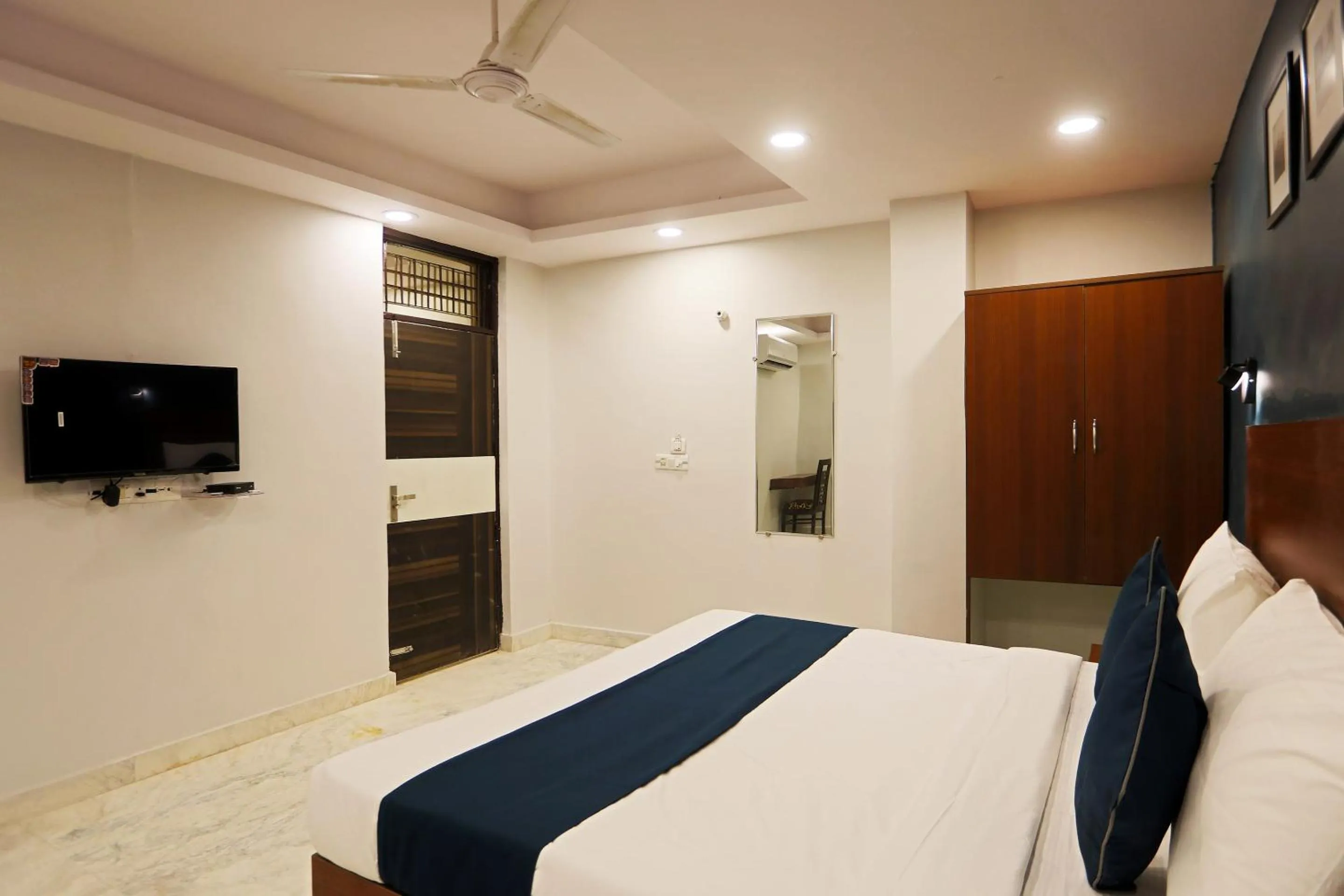 Bedroom, Bed in Super HOTEL SILVERKEY NEAR LIC BUILDING MAIN RD KHODA NEXT TO SHYAM OIL