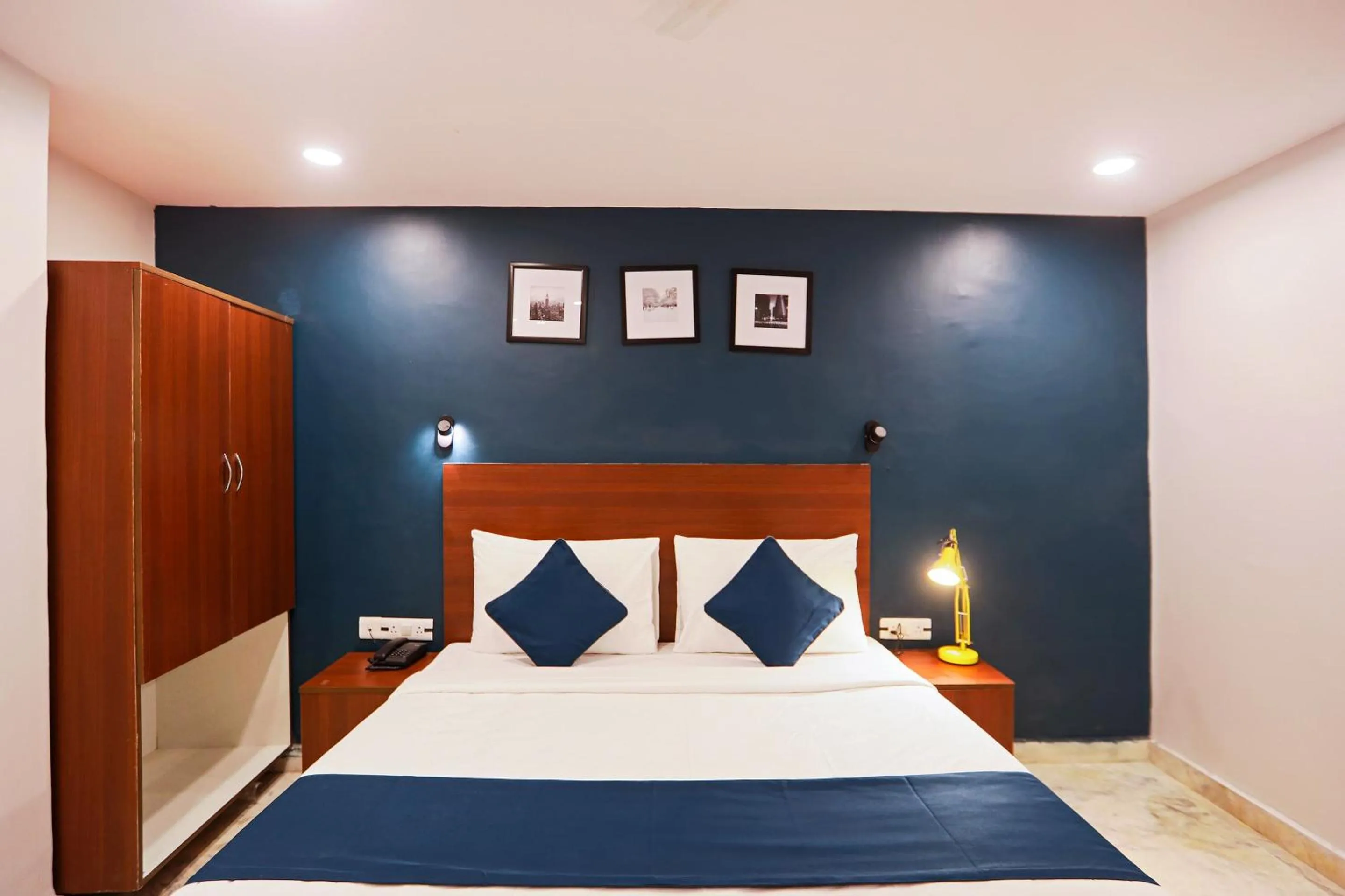 Bedroom, Bed in Super HOTEL SILVERKEY NEAR LIC BUILDING MAIN RD KHODA NEXT TO SHYAM OIL