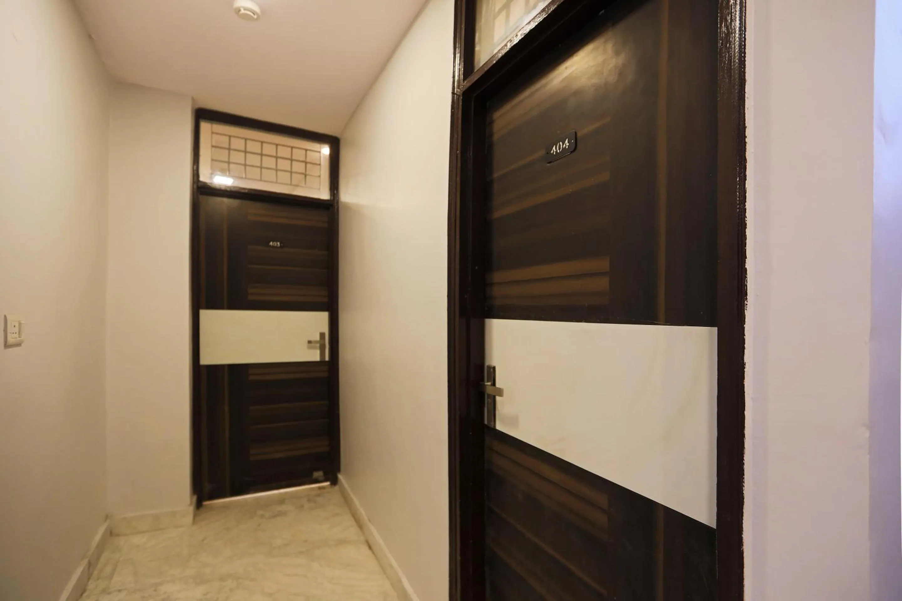 Lobby or reception in Super HOTEL SILVERKEY NEAR LIC BUILDING MAIN RD KHODA NEXT TO SHYAM OIL