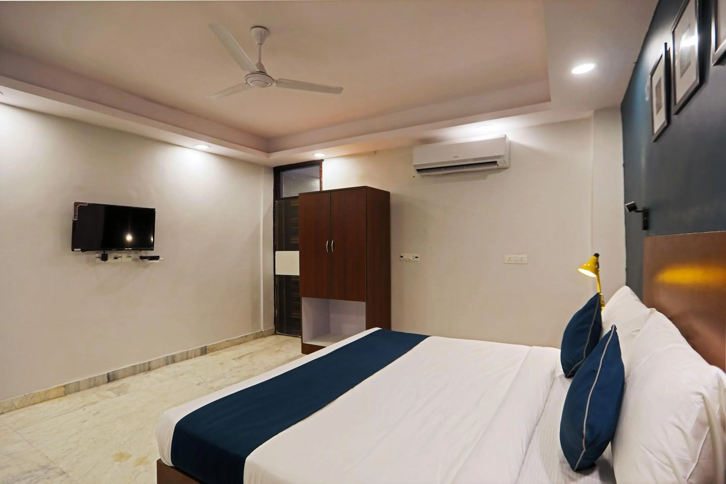 Bedroom, Bed in Super HOTEL SILVERKEY NEAR LIC BUILDING MAIN RD KHODA NEXT TO SHYAM OIL