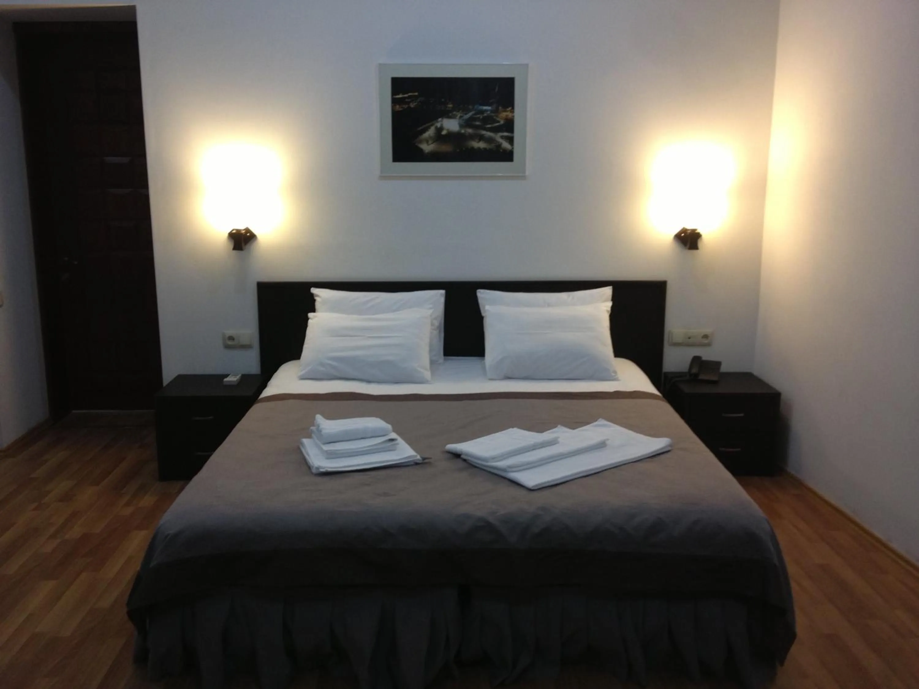 Bedroom, Bed in Hotel Corner