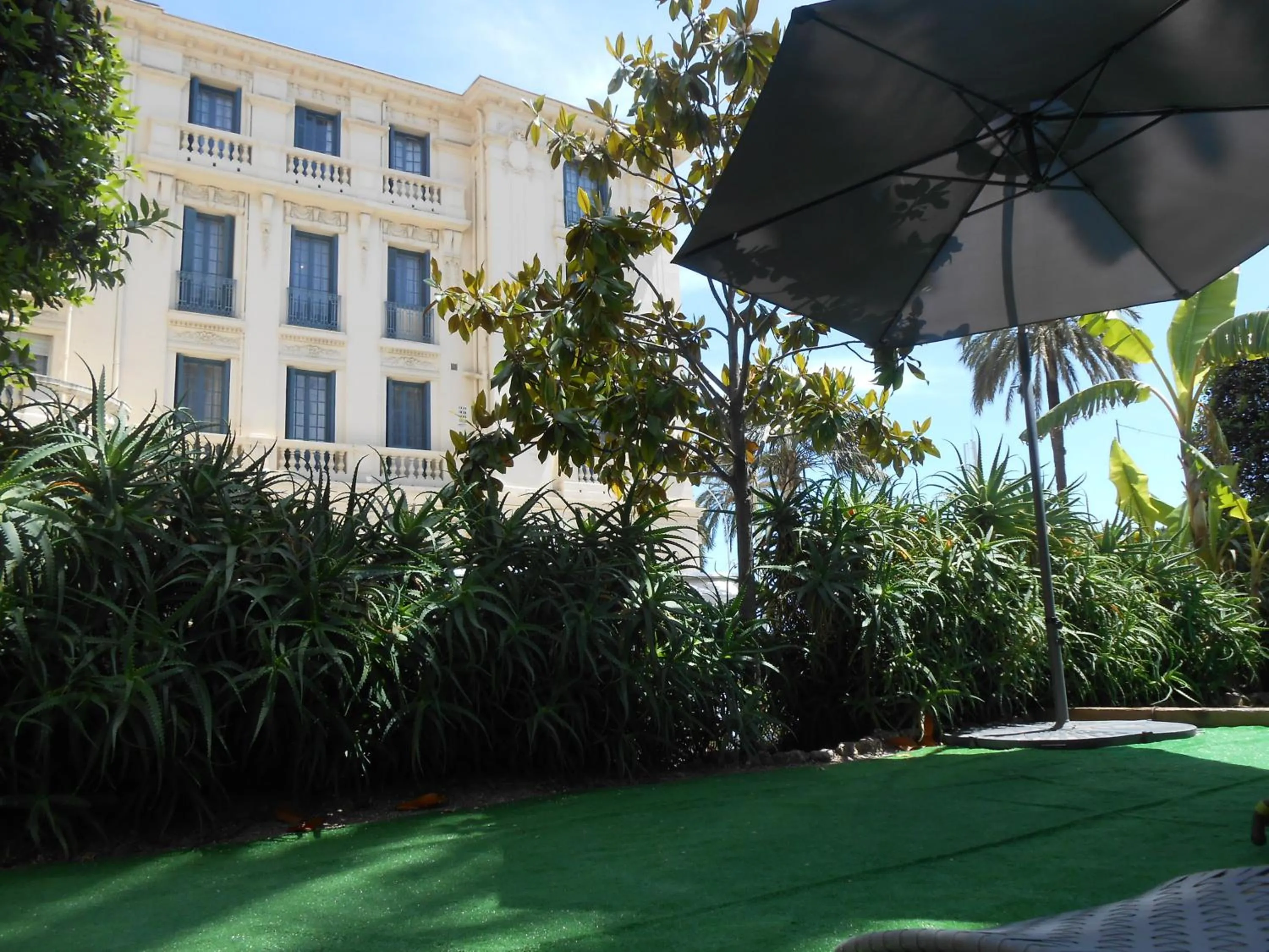 Property building in Hotel El Paradiso