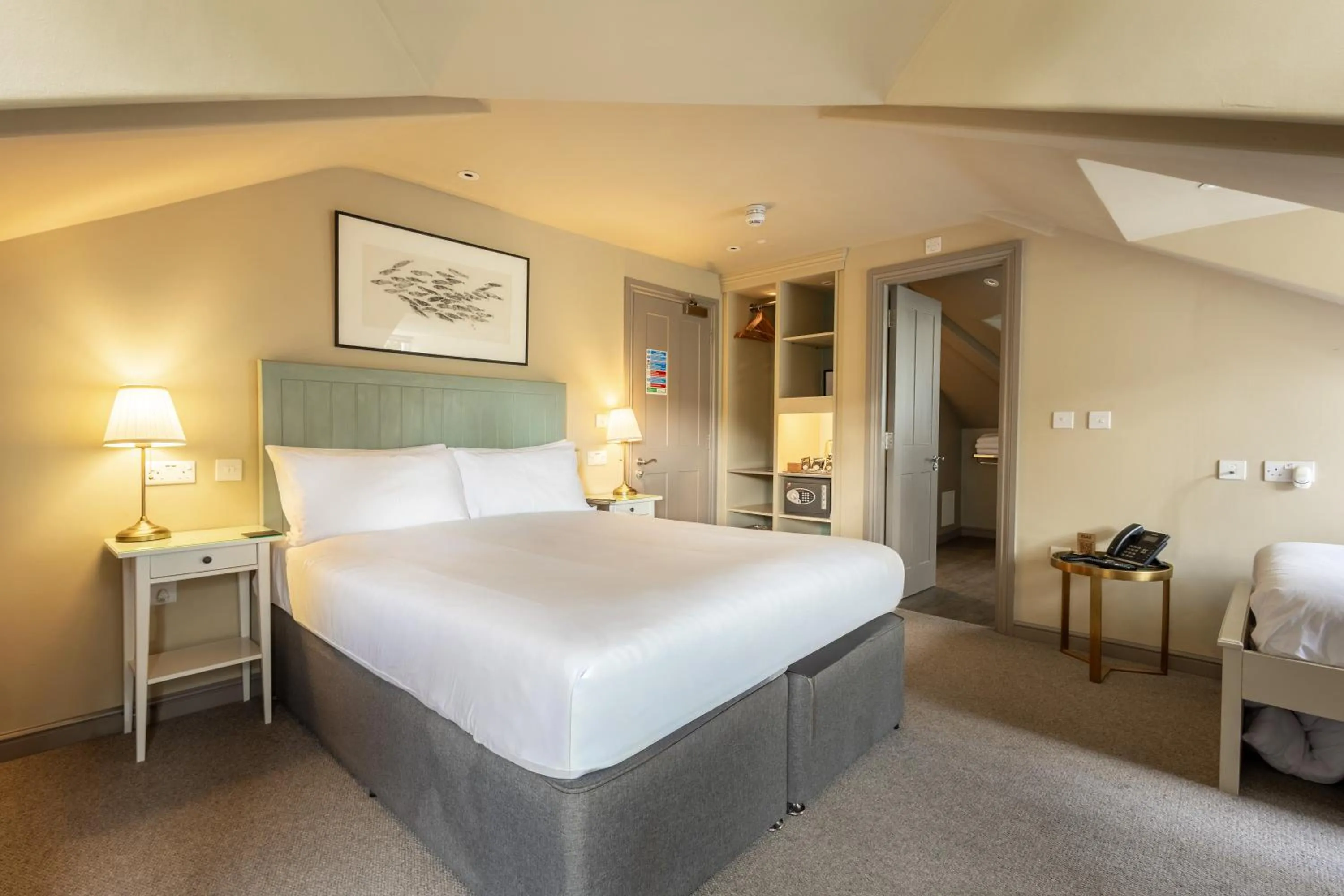 Bedroom, Bed in Plas Weunydd