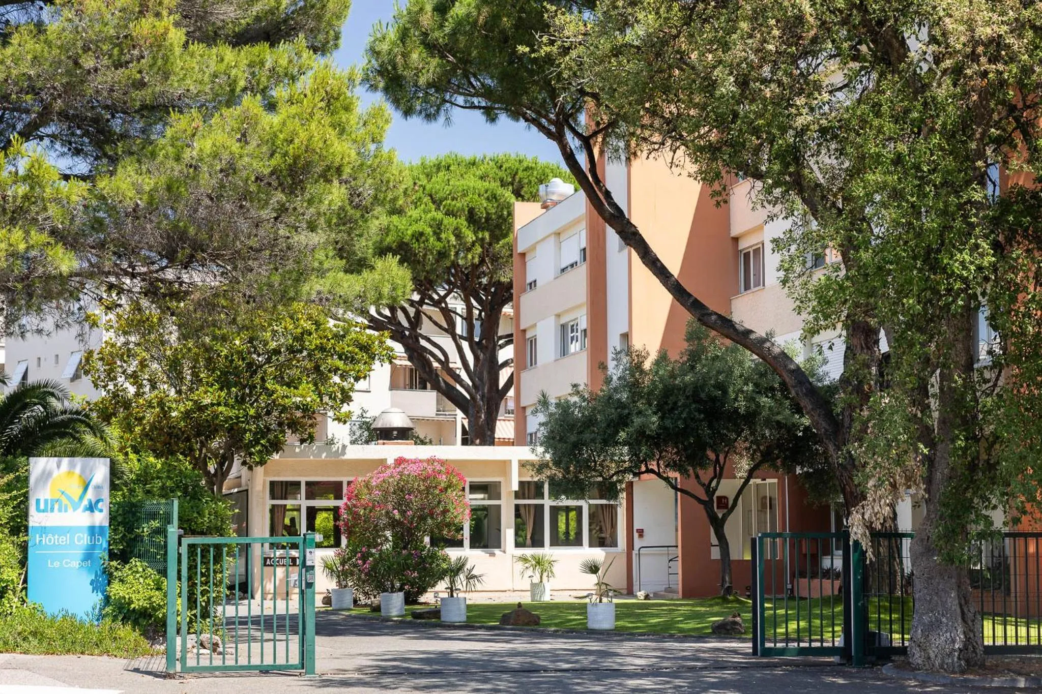 Property building in Hotel Club Le Capet