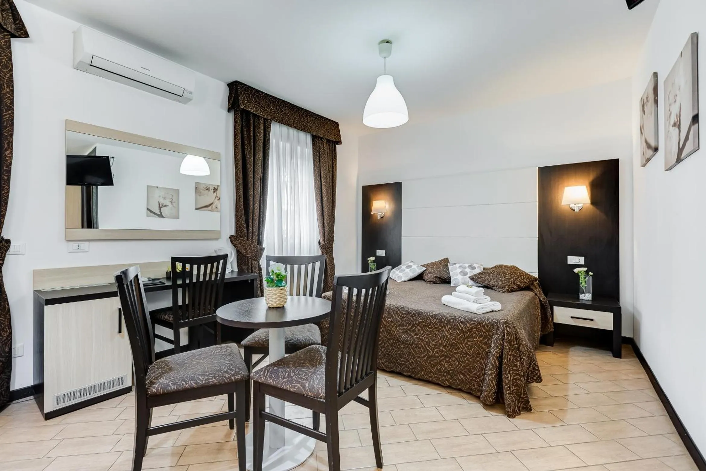 Photo of the whole room in Dreams Of Rome