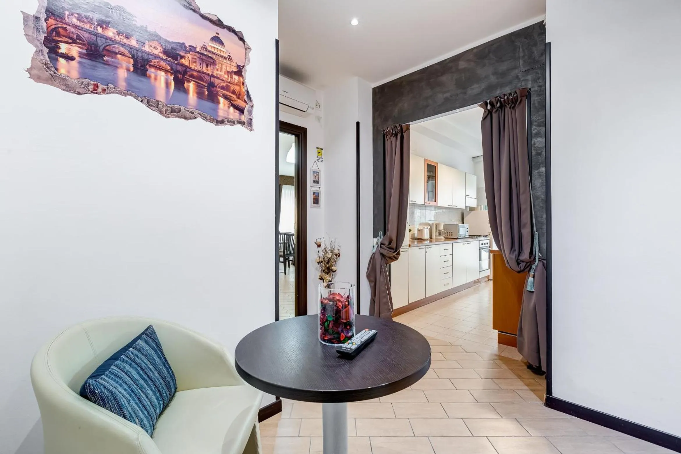 Communal lounge/ TV room in Dreams Of Rome