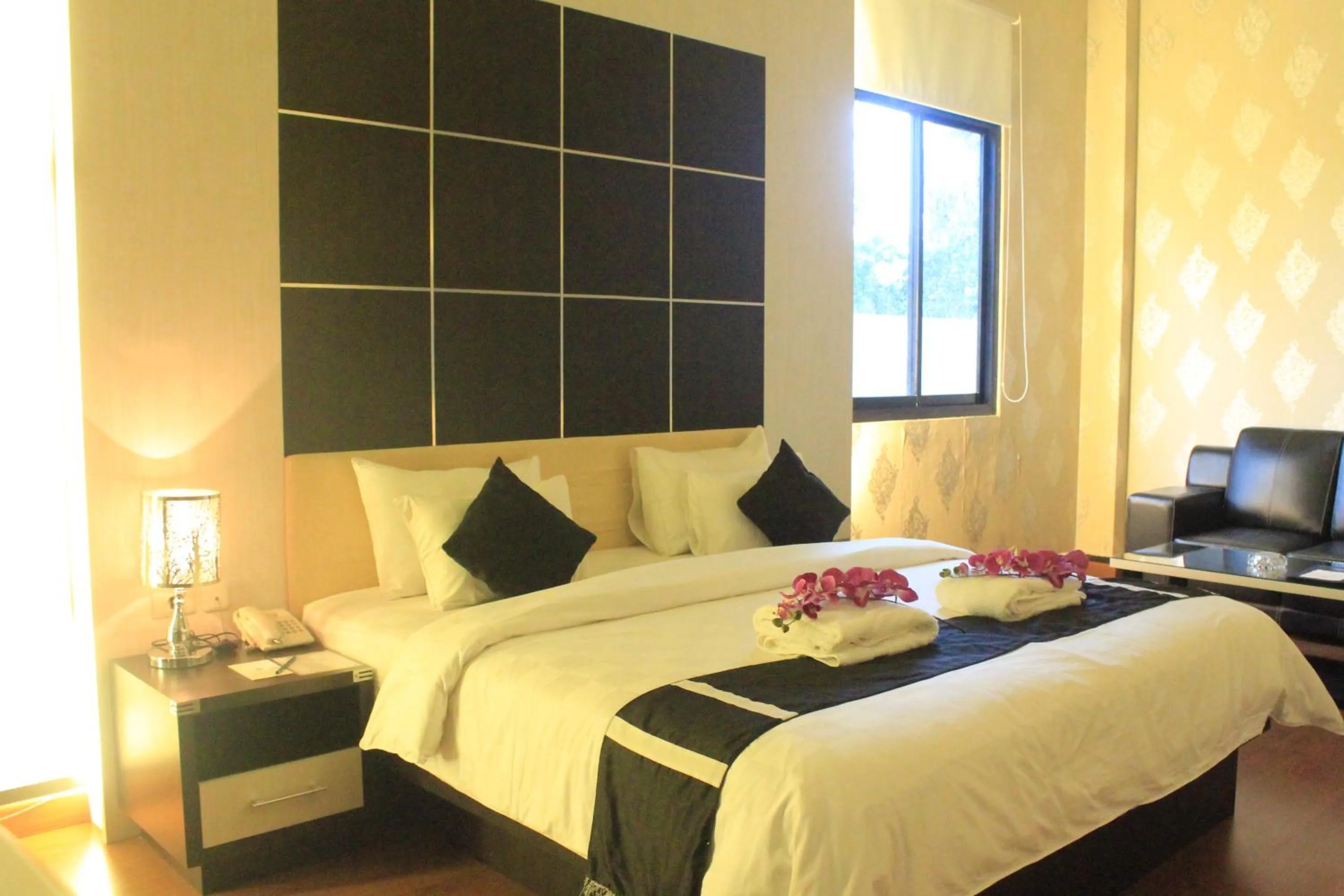 Bed in Hotel Harmony In & Karaoke