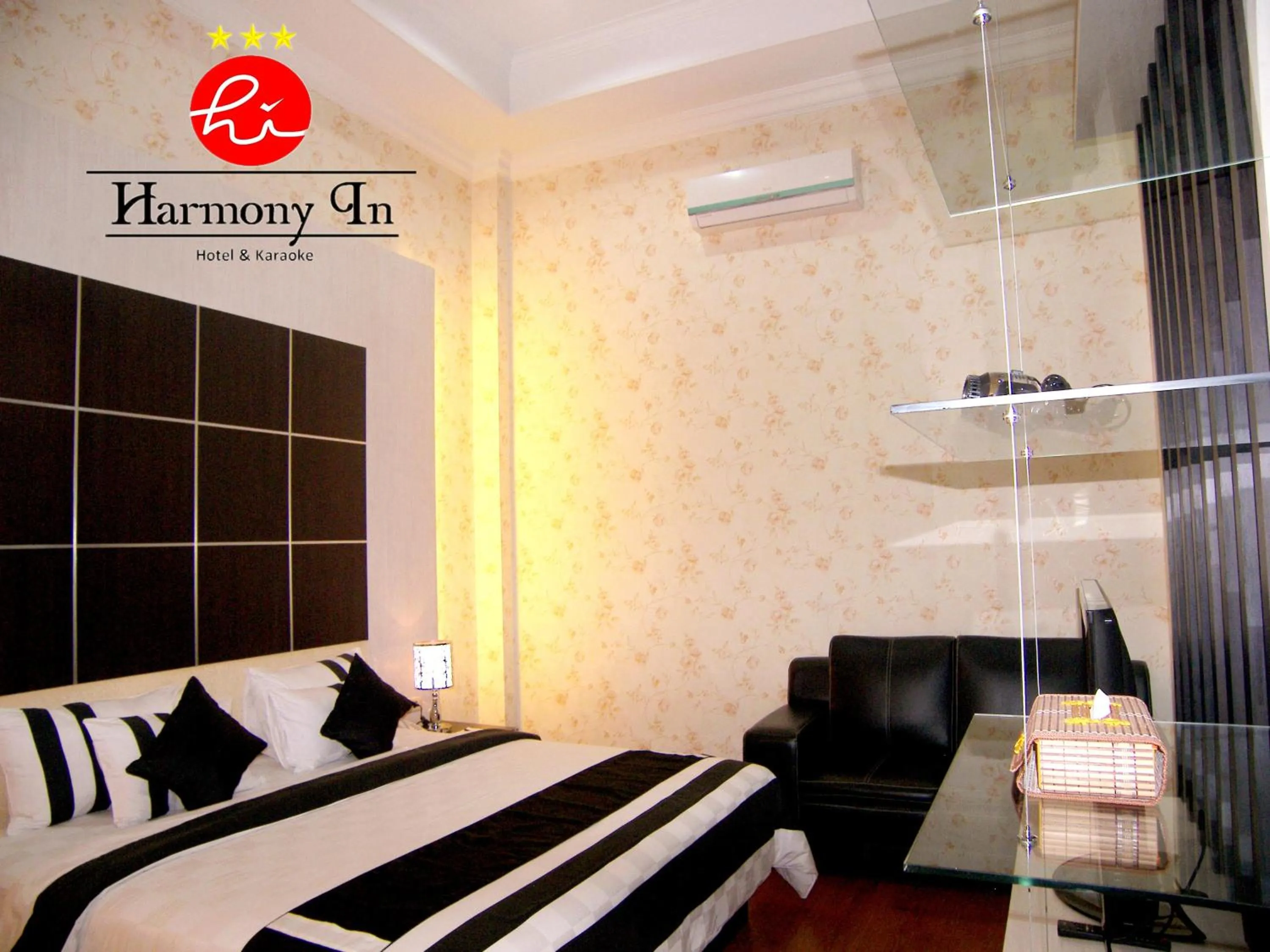 Bed in Hotel Harmony In & Karaoke