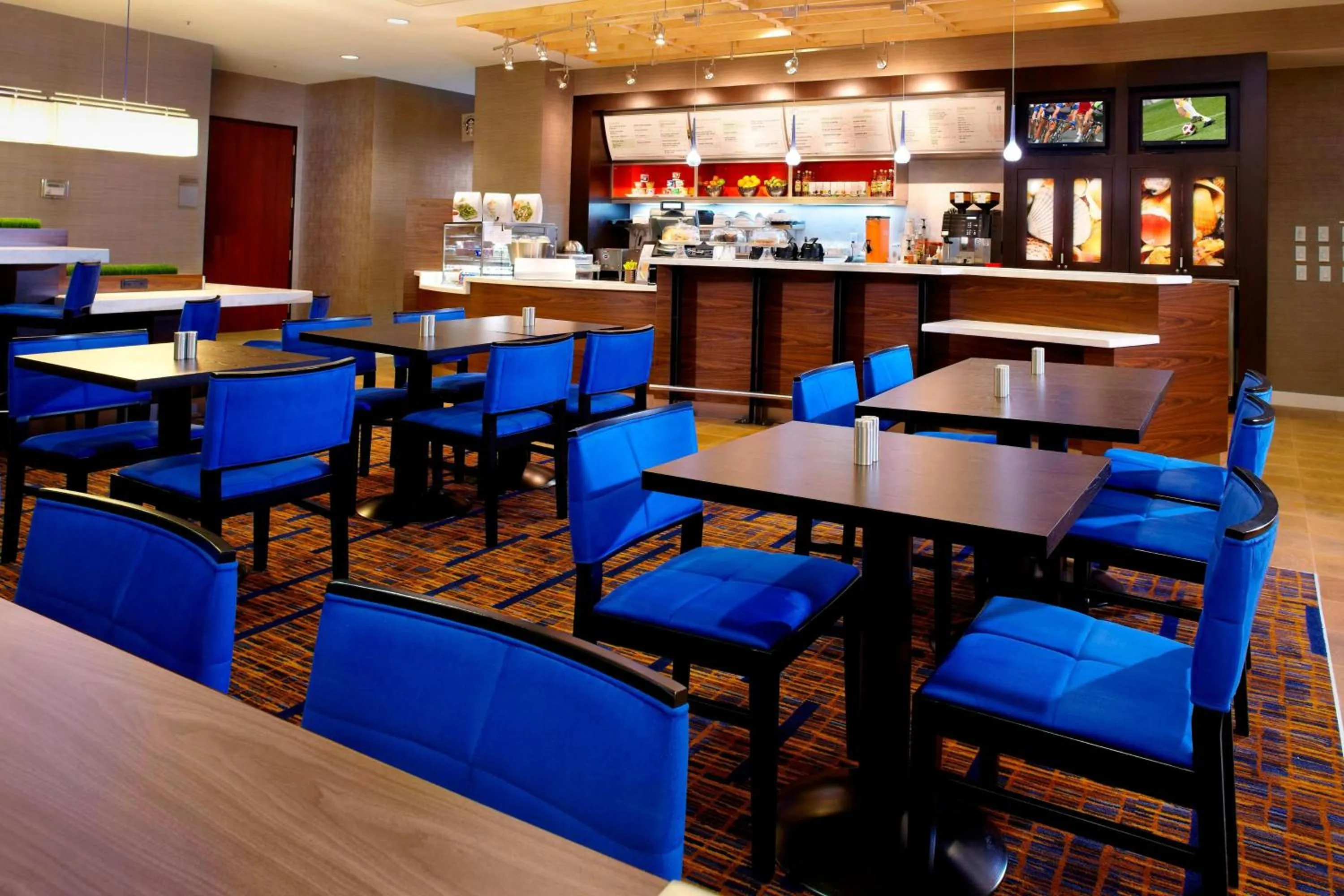 Restaurant/places to eat in Courtyard Tampa Oldsmar