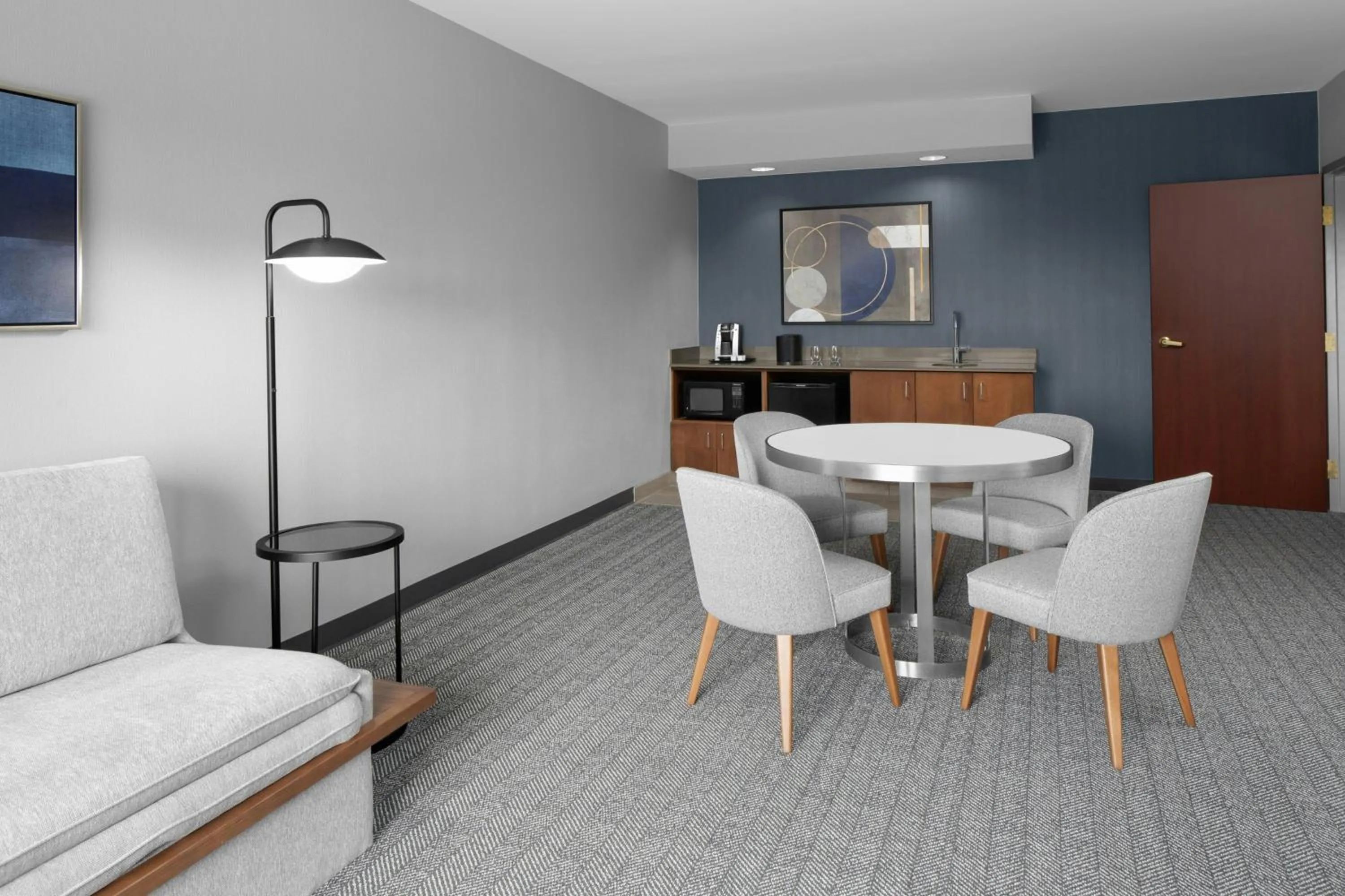 Living room in Courtyard Tampa Oldsmar