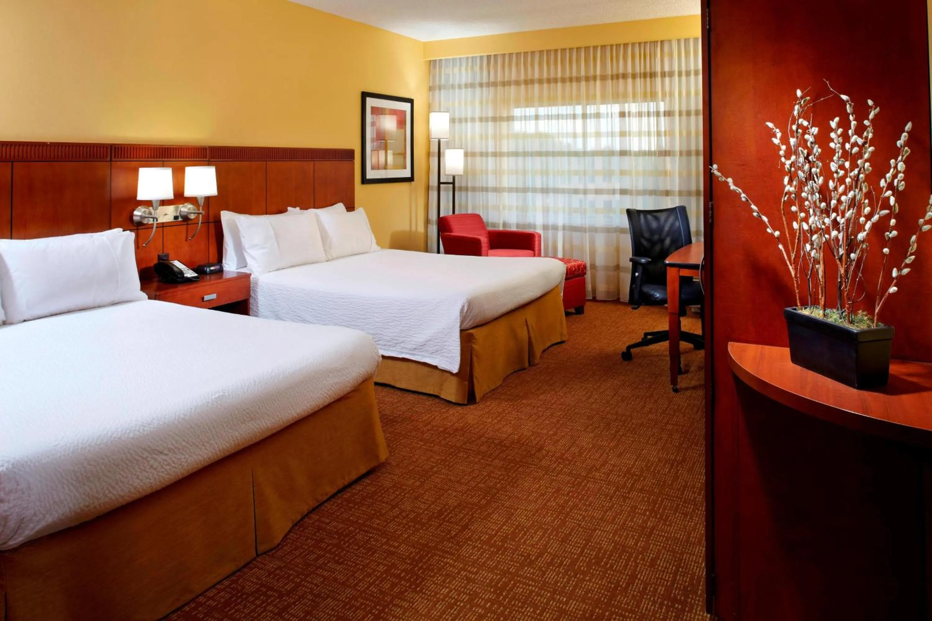 Photo of the whole room, Bed in Courtyard Tampa Oldsmar