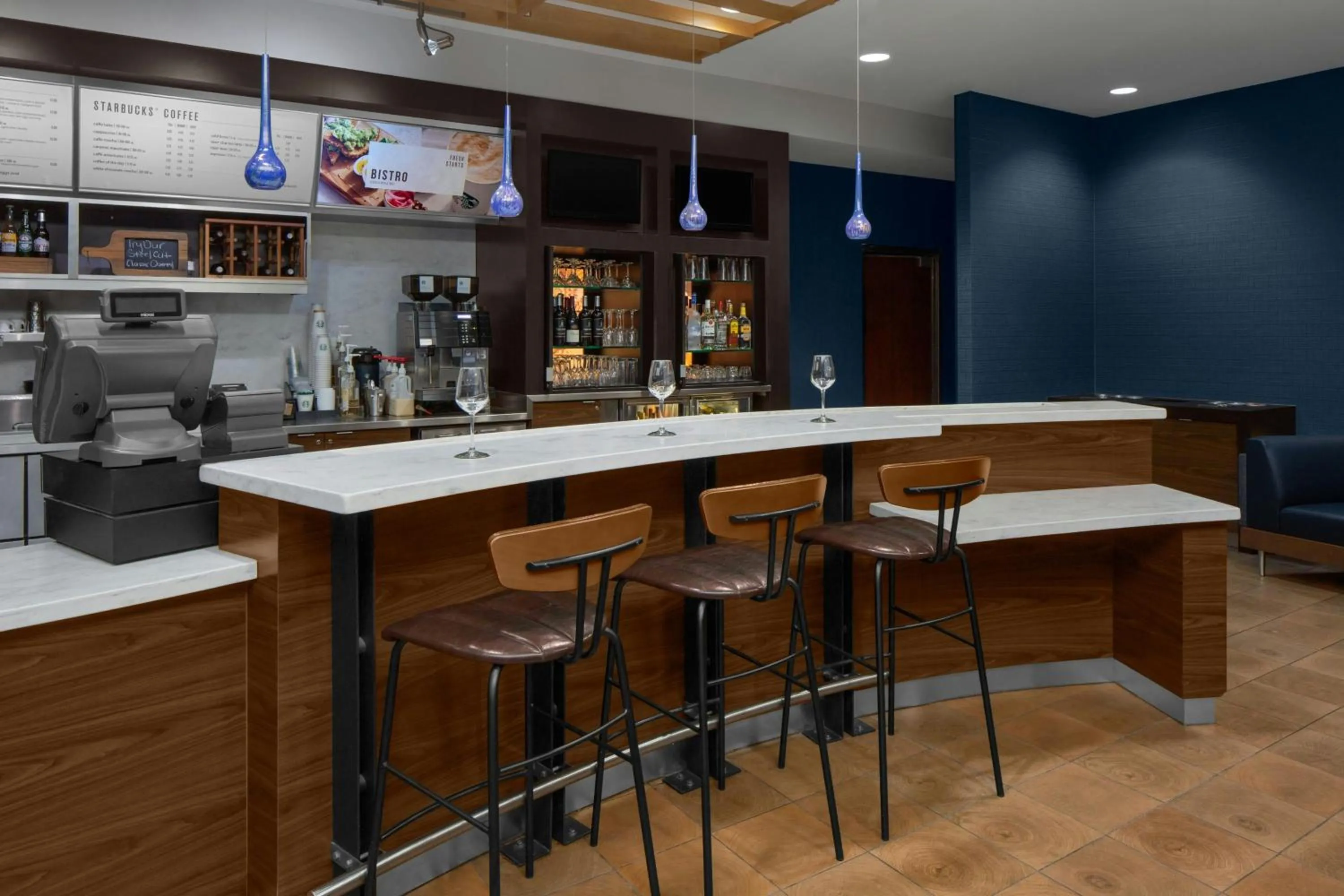 Lounge or bar in Courtyard Tampa Oldsmar