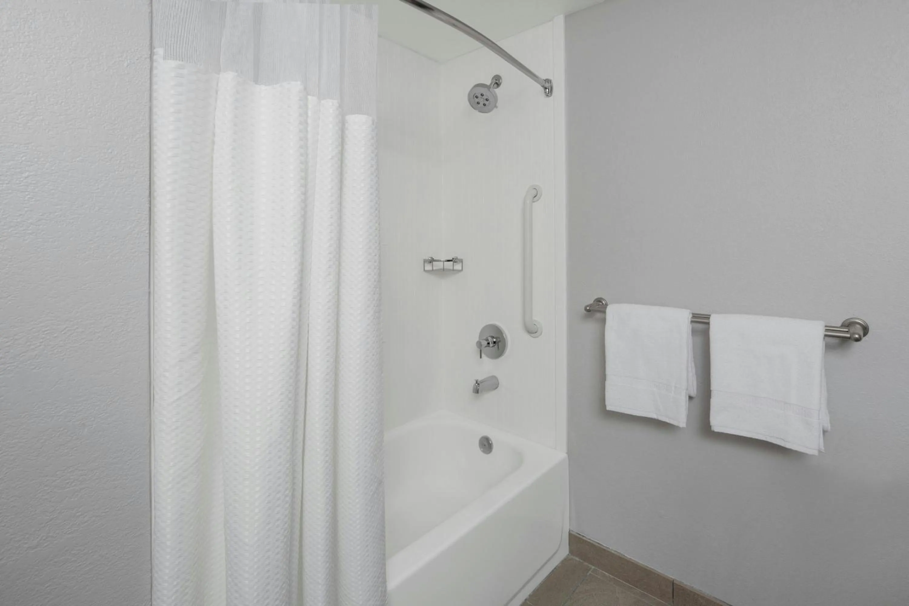 Bathroom in Courtyard Tampa Oldsmar