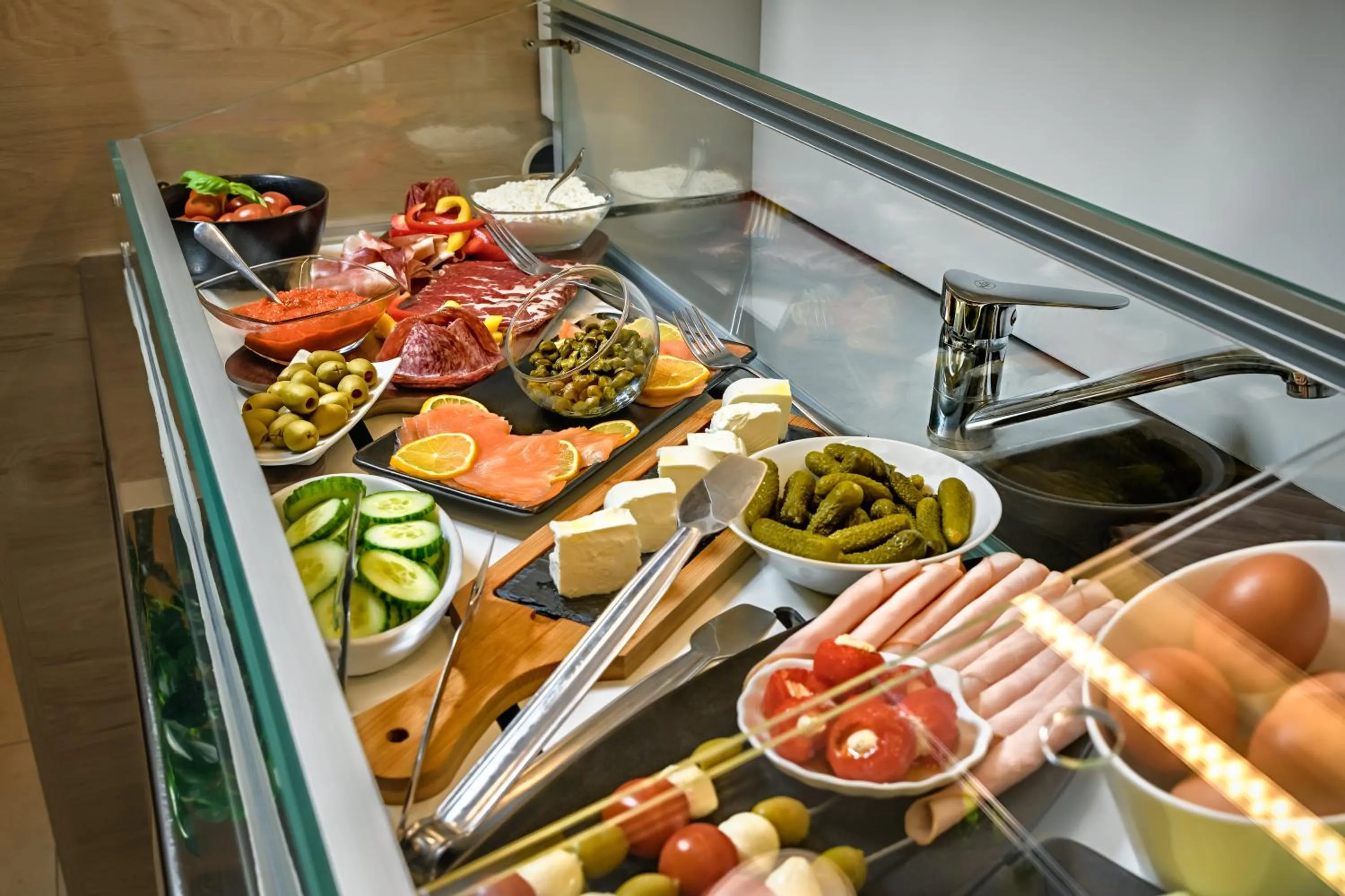 Breakfast in Madison Luxury Apartments & Rooms