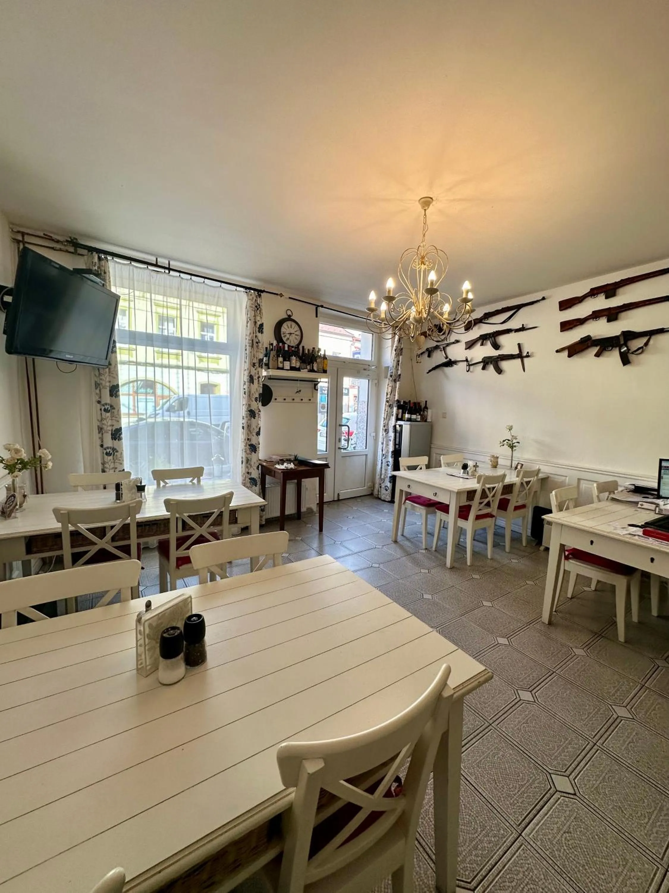 Restaurant/places to eat in Penzion 4 Dvory