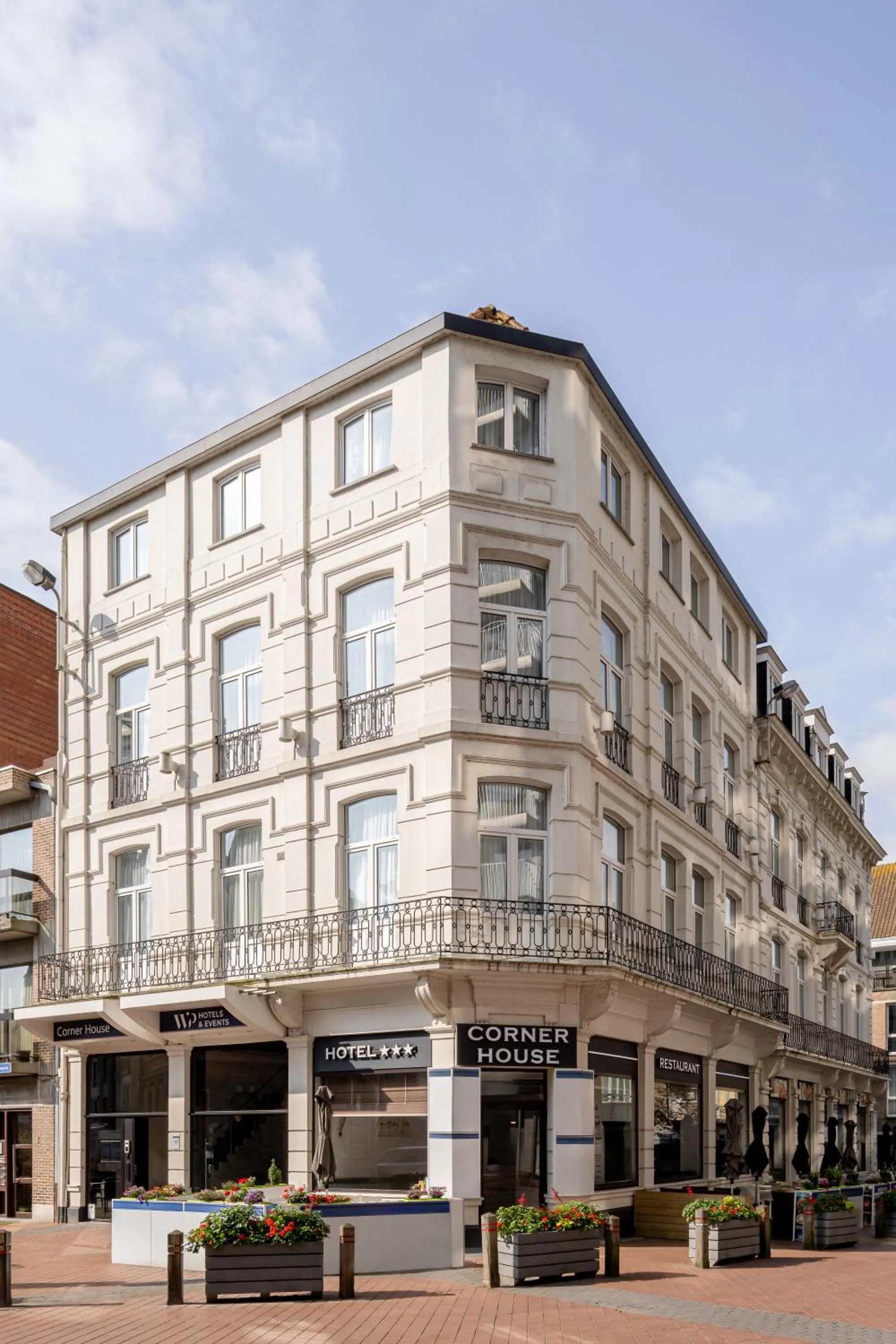 Hotel Corner House by WP Hotels