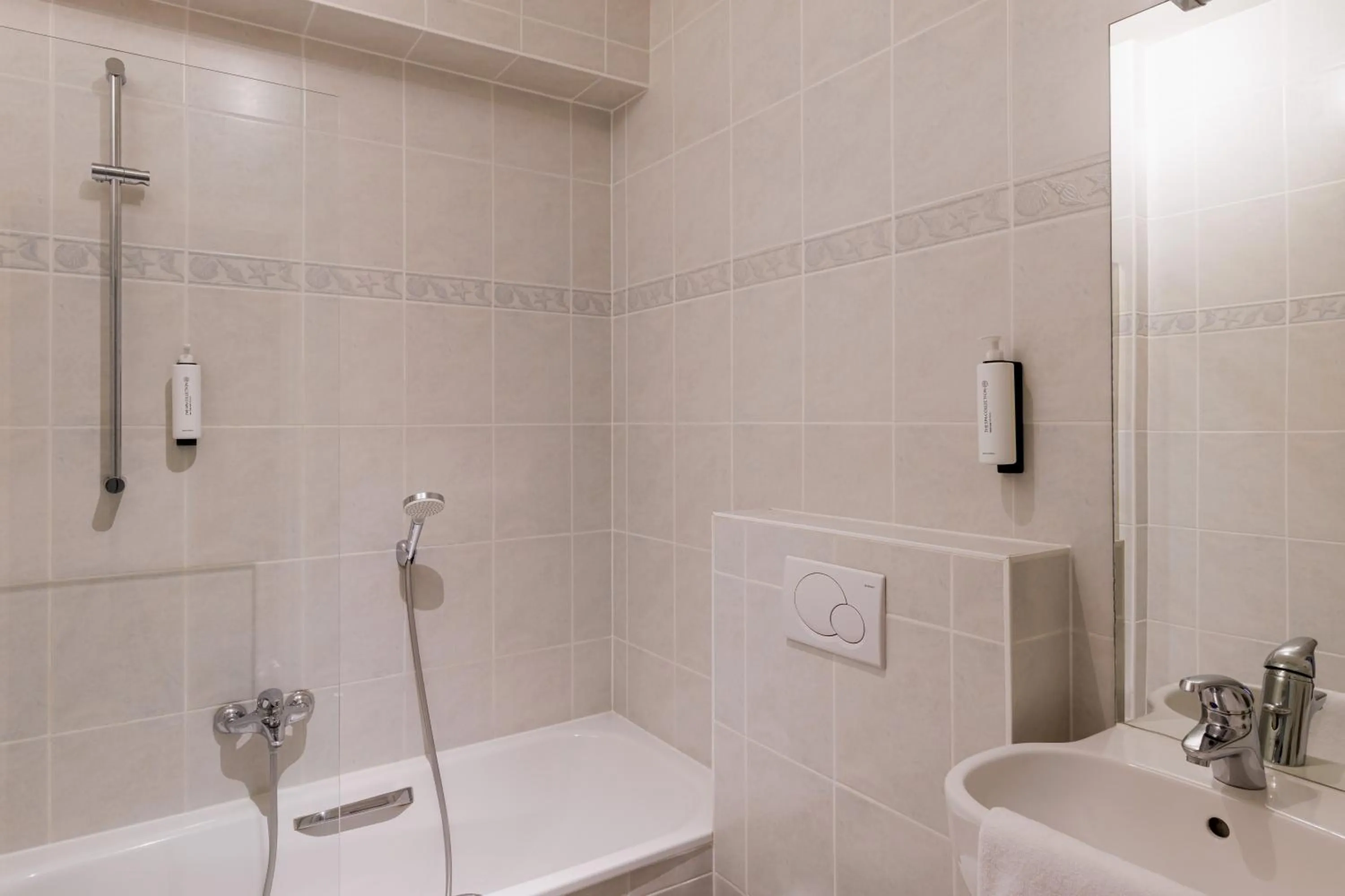 Hotel Corner House by WP Hotels