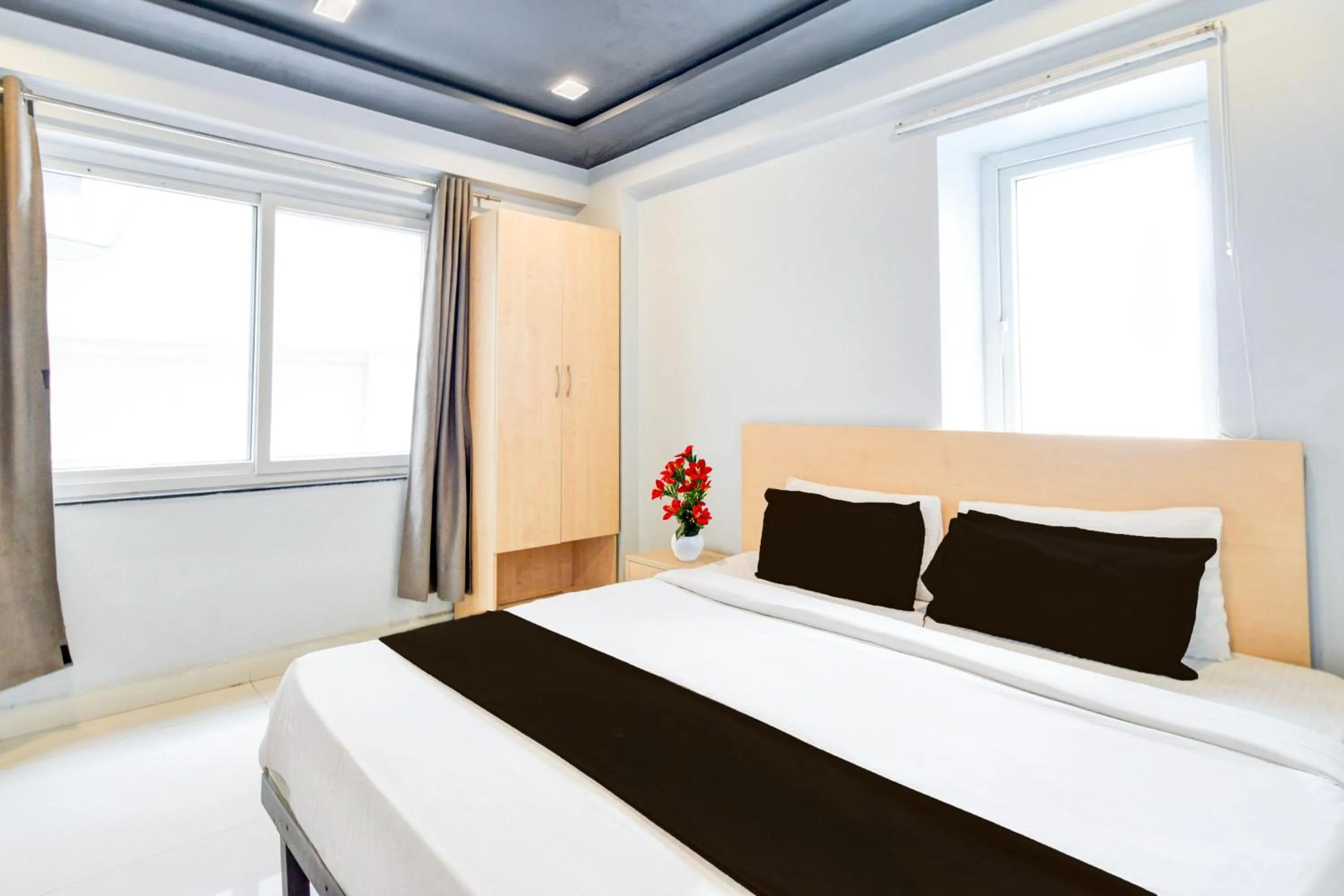 Bedroom, Bed in Super Townhouse HiTech city Hyderabad