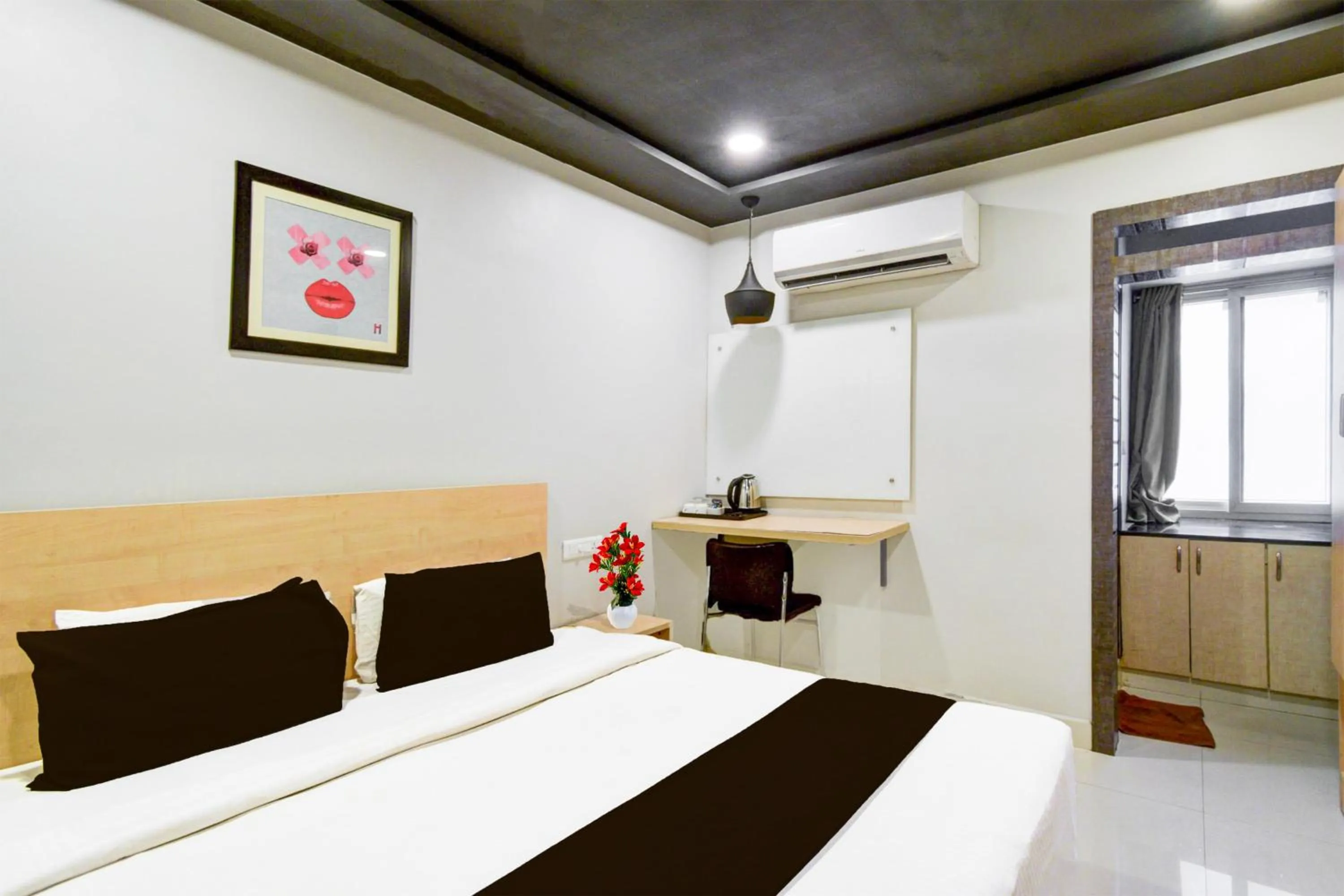 Bedroom, Bed in Super Townhouse HiTech city Hyderabad