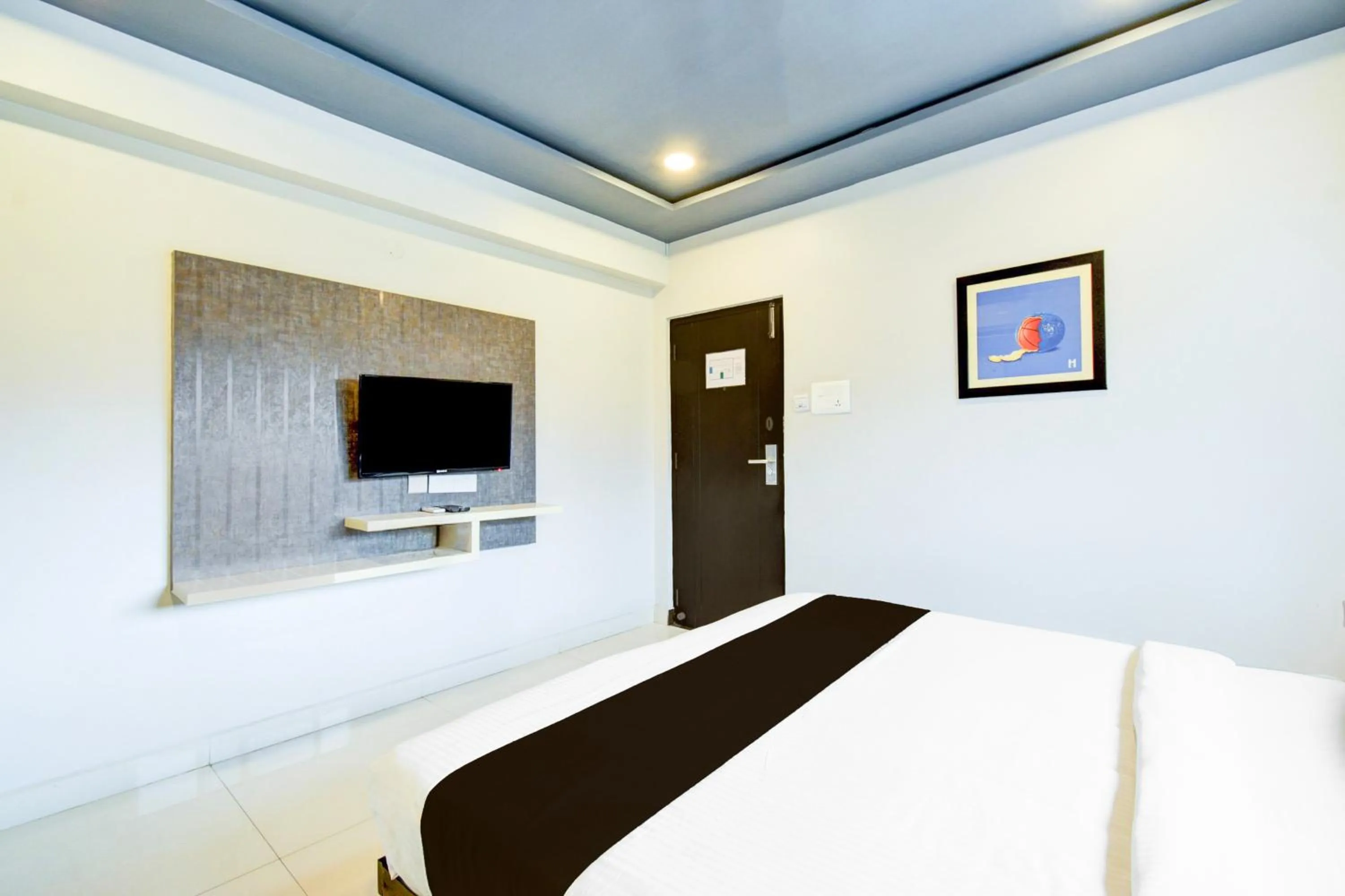 Bedroom, Bed in Super Townhouse HiTech city Hyderabad