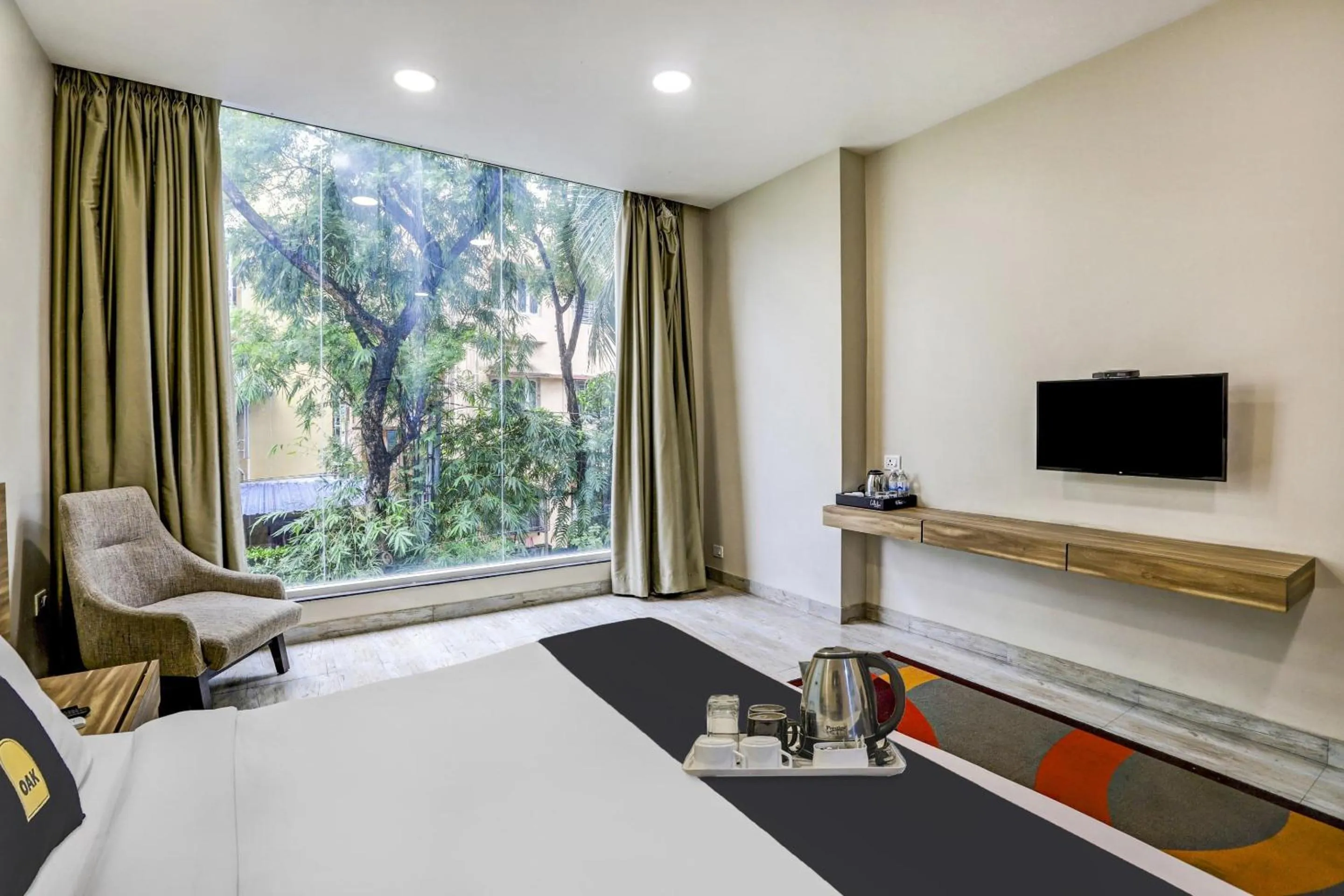 Bedroom, Bed in Super Townhouse OAK Shubhham Regency