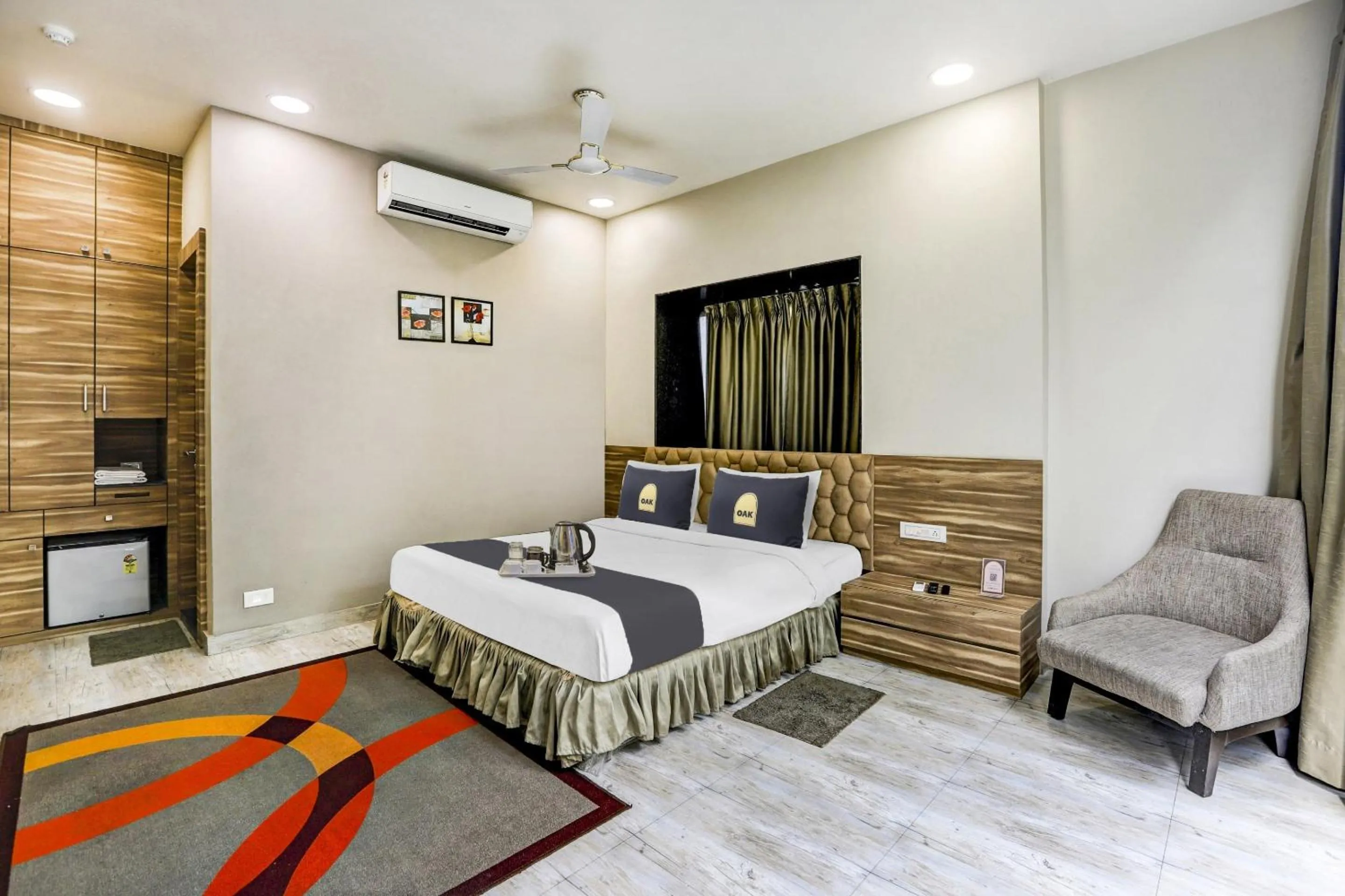 Bedroom, Bed in Super Townhouse OAK Shubhham Regency