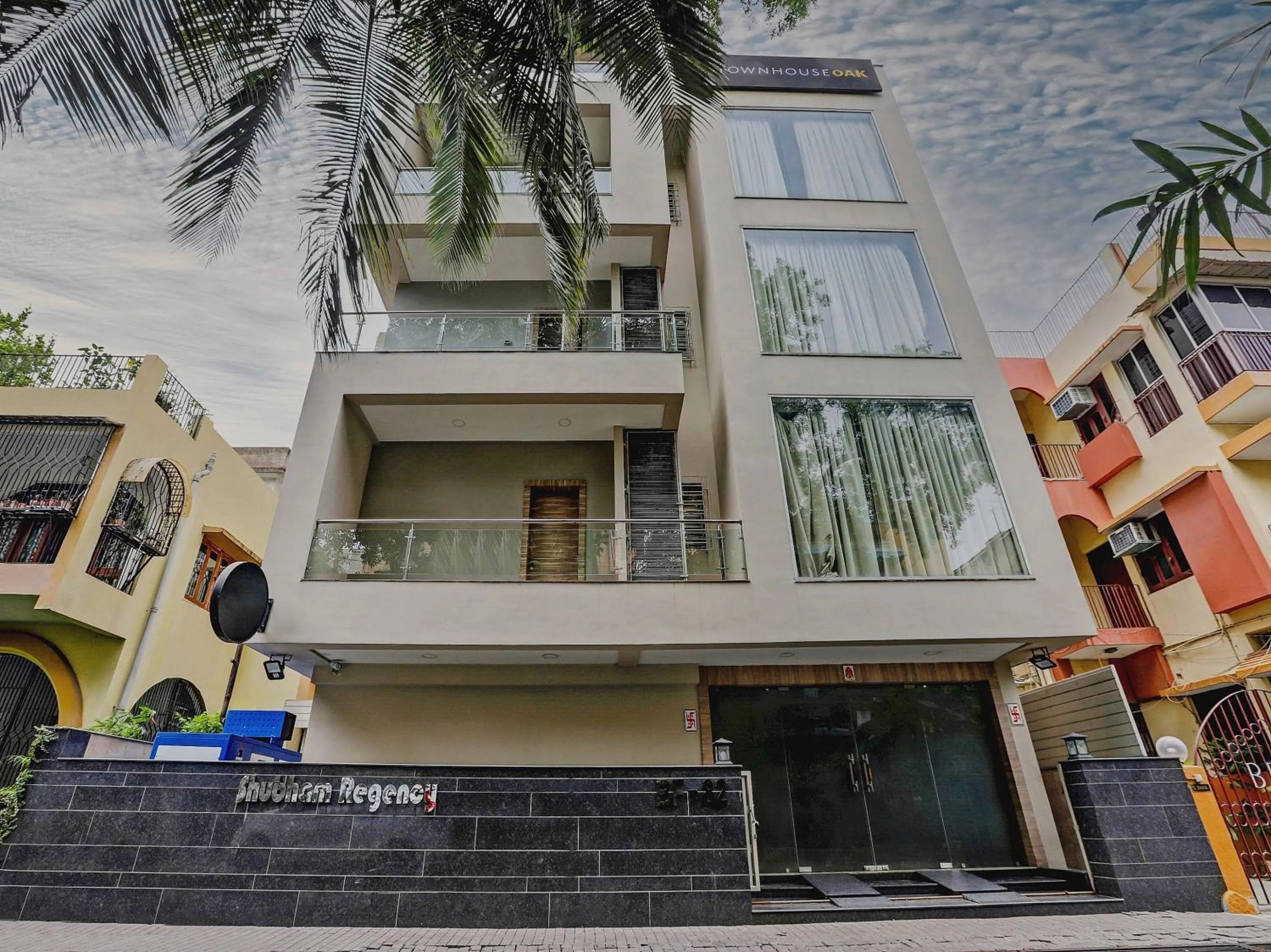 Facade/entrance in Super Townhouse OAK Shubhham Regency