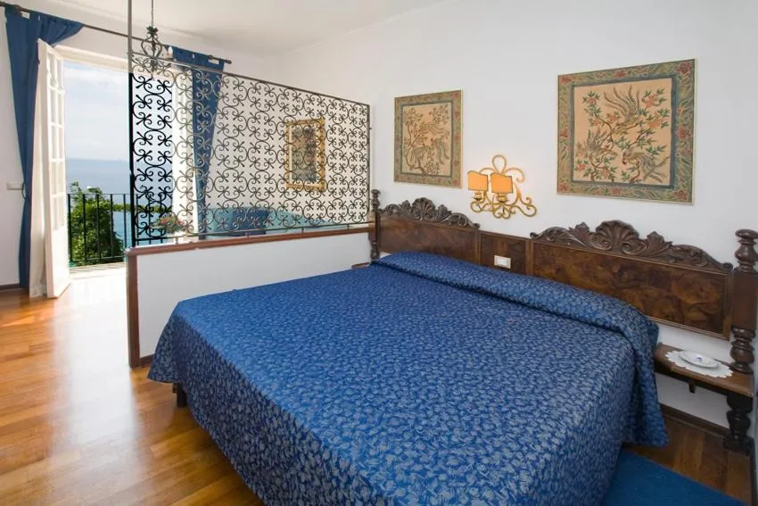 Bed in Hotel Punta Est